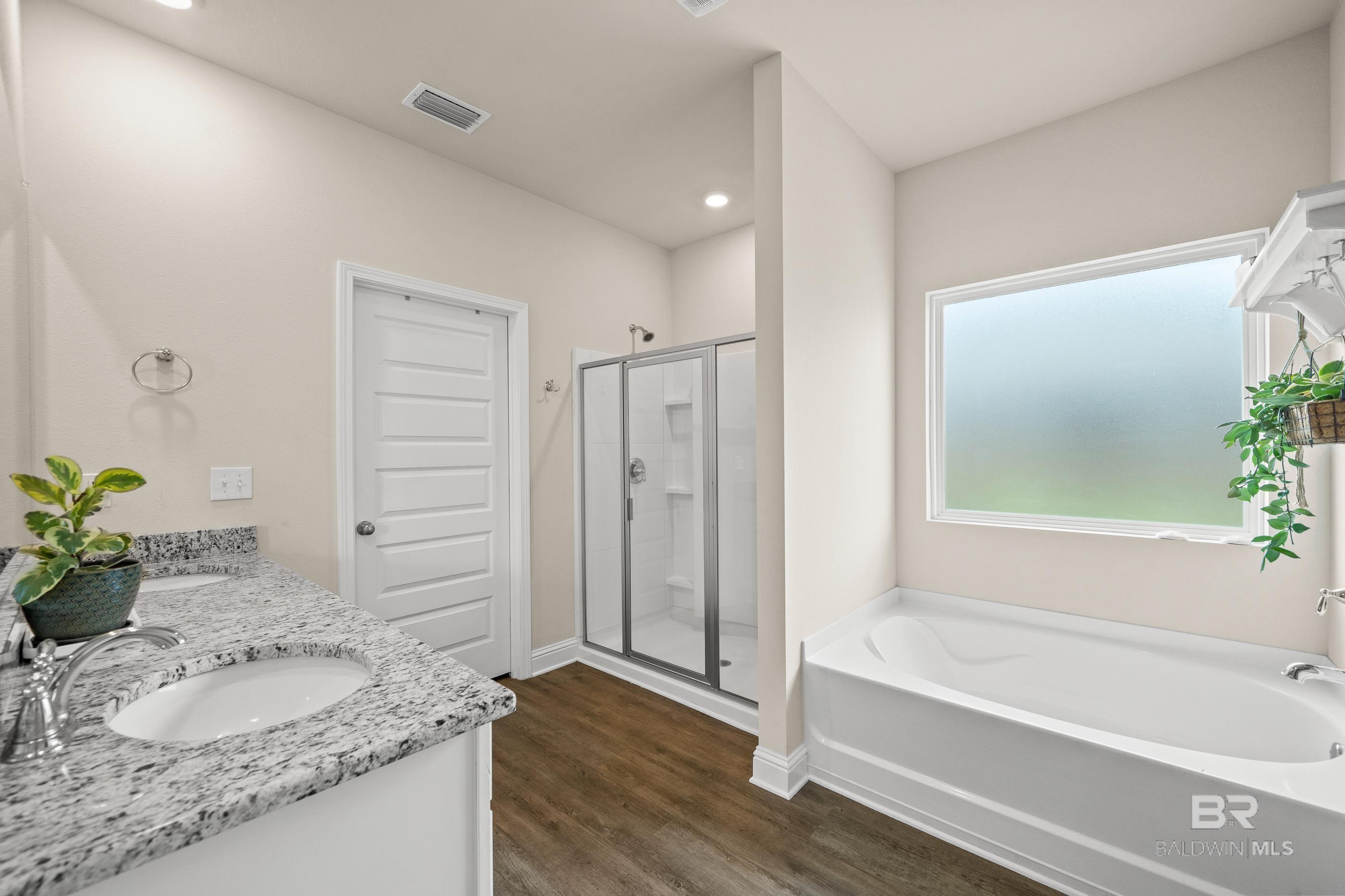 https://zimg.paragon.ice.com/ParagonImages/Property/PG/BCAR/396254/13/0/0/9c49974ef3068d6b0f187903efc3bf9a/7/f91cc2201d6306c9c060c1e725ecdd25/396254-f15cd652-39f8-40f4-a5cf-c50d96cc30d2.JPG