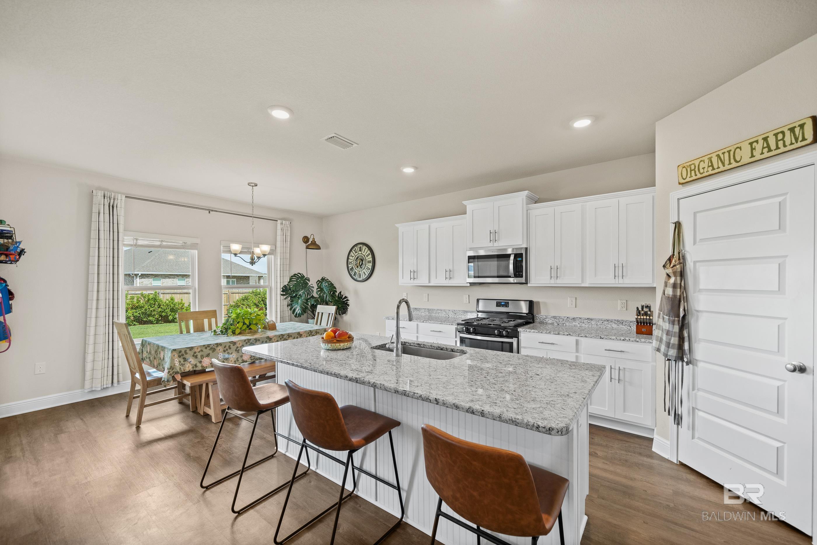 https://zimg.paragon.ice.com/ParagonImages/Property/PG/BCAR/396254/6/0/0/e21579475dbcc2c47136ea498e7bed3e/7/f91cc2201d6306c9c060c1e725ecdd25/396254-a78cff16-7807-4584-9b69-b7fa88d829cb.JPG