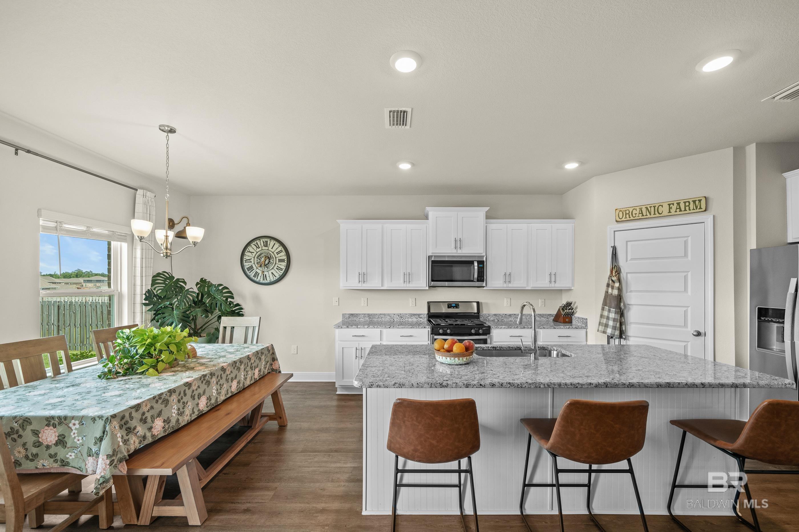 https://zimg.paragon.ice.com/ParagonImages/Property/PG/BCAR/396254/7/0/0/01ba67d358250e5c11fc85ec4a36498f/7/f91cc2201d6306c9c060c1e725ecdd25/396254-b4ffd6ae-d65e-4b1f-8368-4bdffb96e3ec.JPG