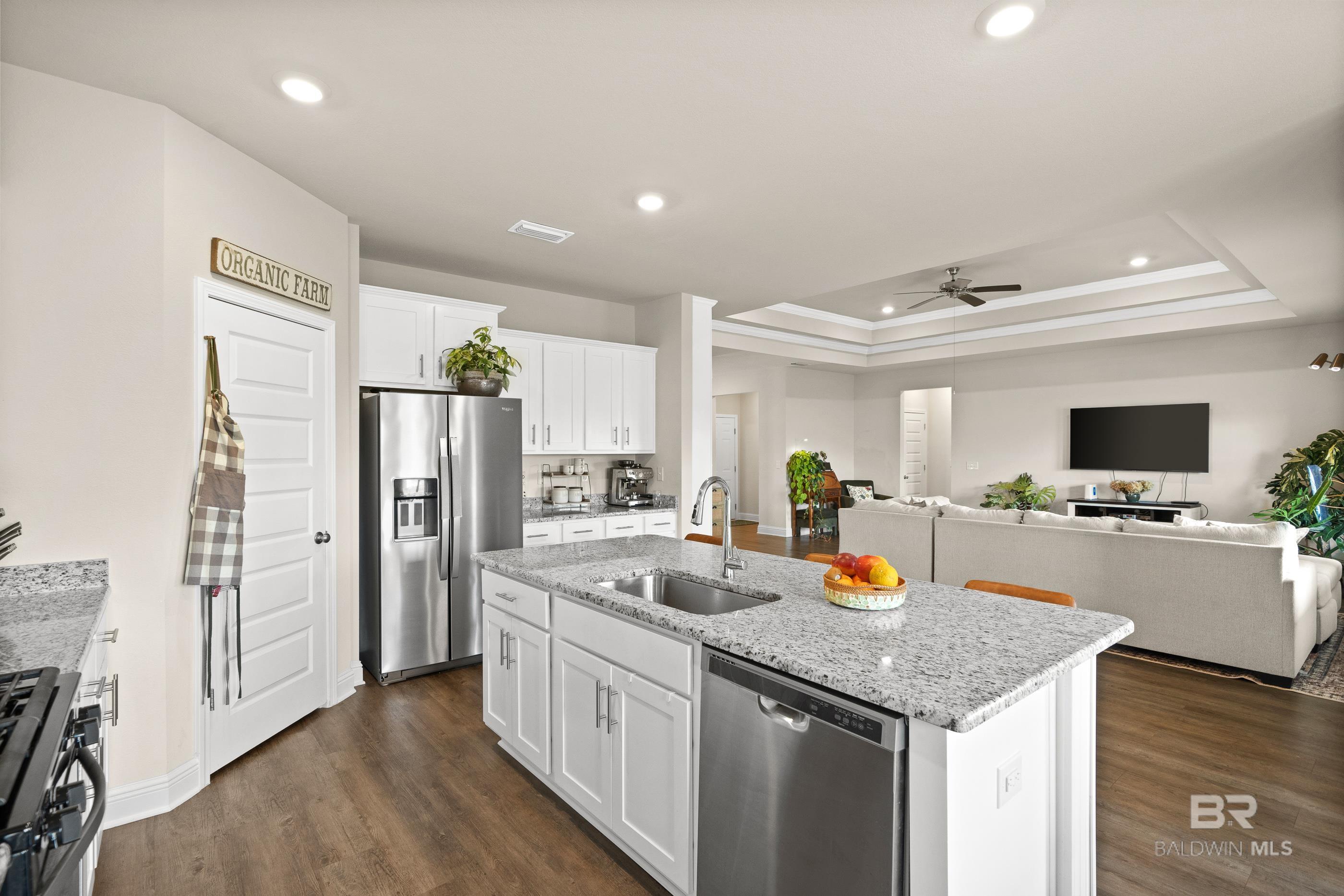 https://zimg.paragon.ice.com/ParagonImages/Property/PG/BCAR/396254/9/0/0/b6a1a0217ab29d686b7668b4a7e028ed/7/f91cc2201d6306c9c060c1e725ecdd25/396254-8b80ad24-ff3a-4bc9-a1a0-9e6ca3eac88e.JPG