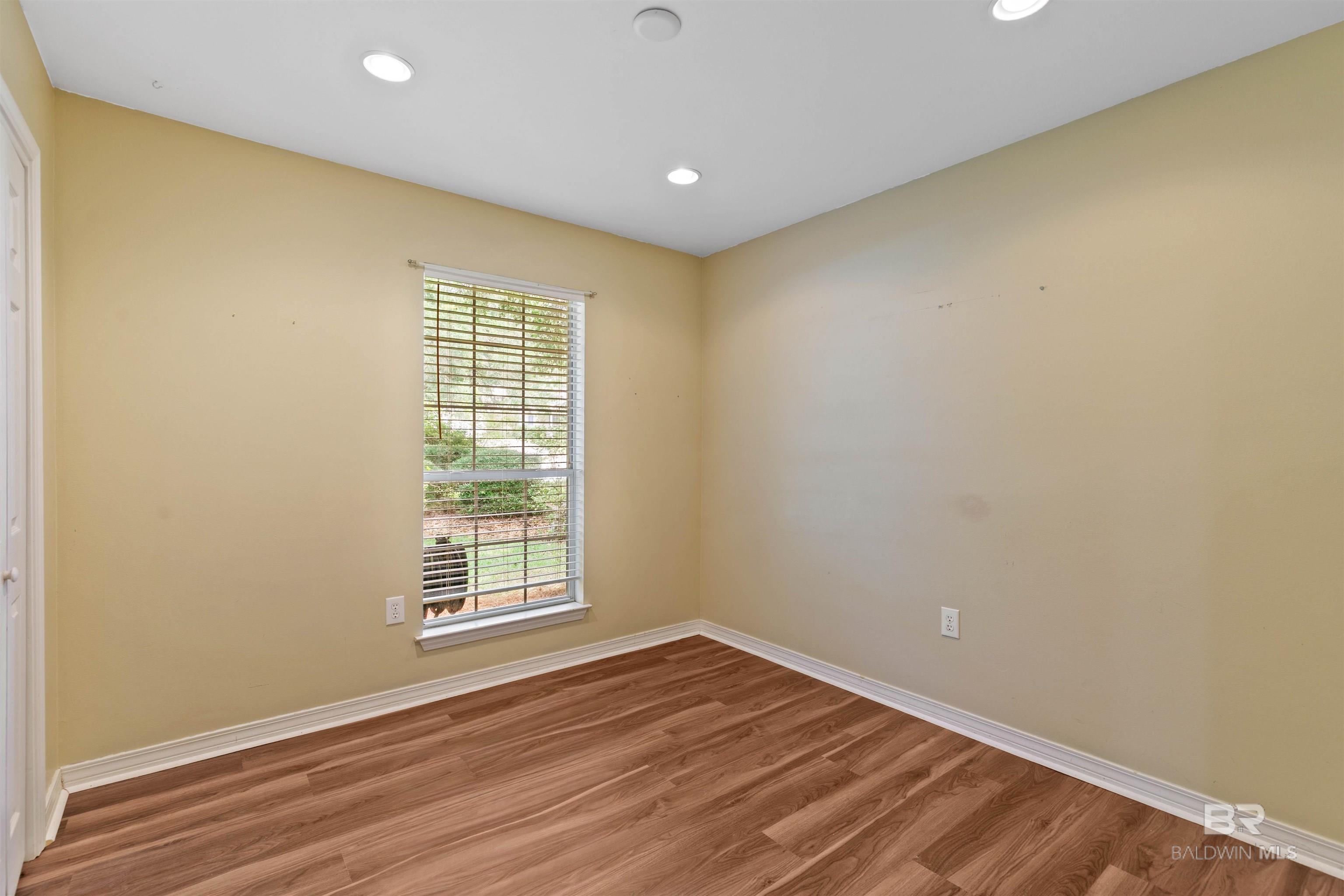 https://zimg.paragon.ice.com/ParagonImages/Property/PG/BCAR/396255/21/0/0/9ce2937e75ff2e7eea4552bbece80276/7/2493e5b29461c80e2a9032a7221e45b4/396255-71f208ff-d0d7-46ec-8ed8-9f87445f14ad.JPG