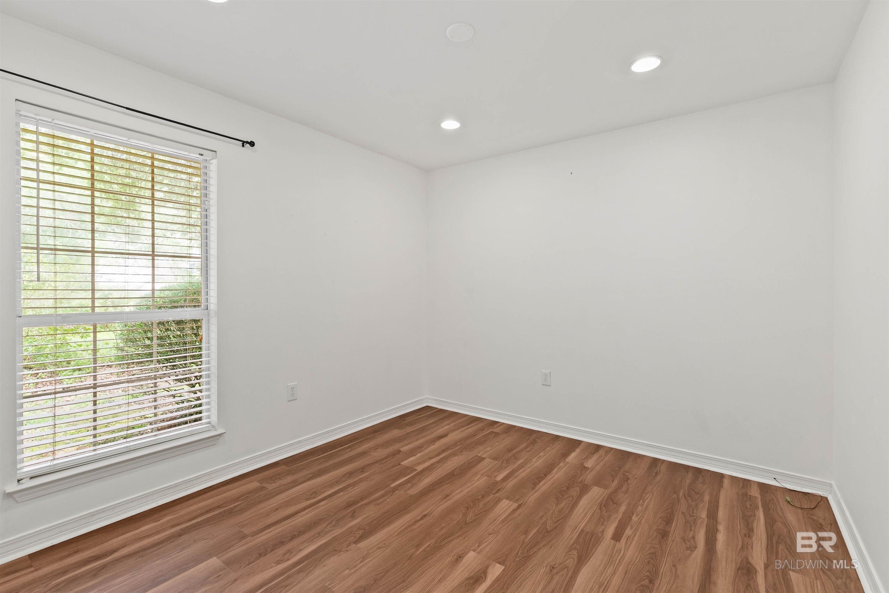 https://zimg.paragon.ice.com/ParagonImages/Property/PG/BCAR/396255/23/0/0/6e62009b0e46891c0ccbcc6d2dd96fad/7/2493e5b29461c80e2a9032a7221e45b4/396255-e602b829-5a3a-488b-a9e2-aa9a8ed5aae2.JPG
