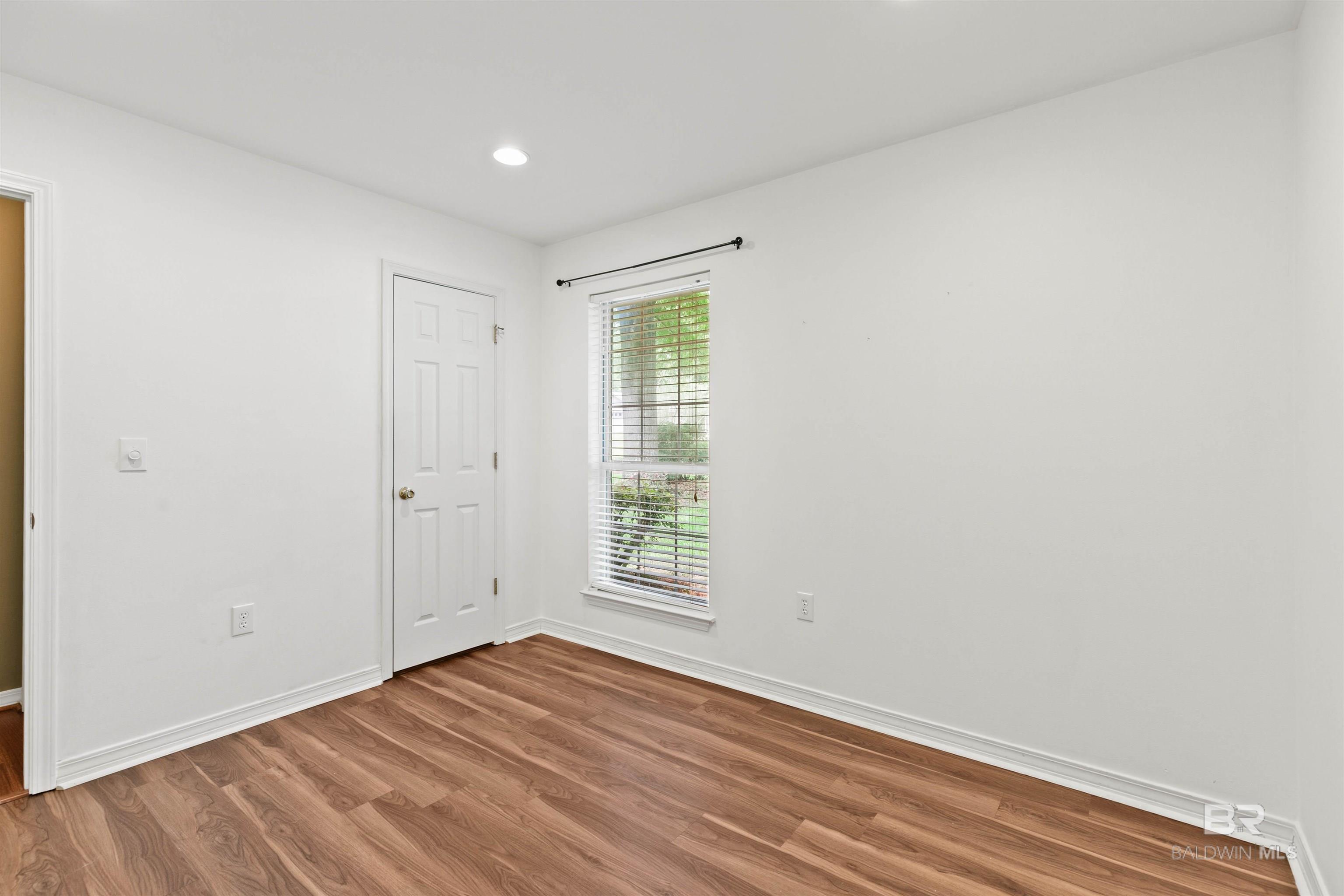 https://zimg.paragon.ice.com/ParagonImages/Property/PG/BCAR/396255/24/0/0/ee7ac45df5fa27bdc88e11d01b958b45/7/2493e5b29461c80e2a9032a7221e45b4/396255-0fa40df3-86e7-4343-a097-04be813d5a24.JPG
