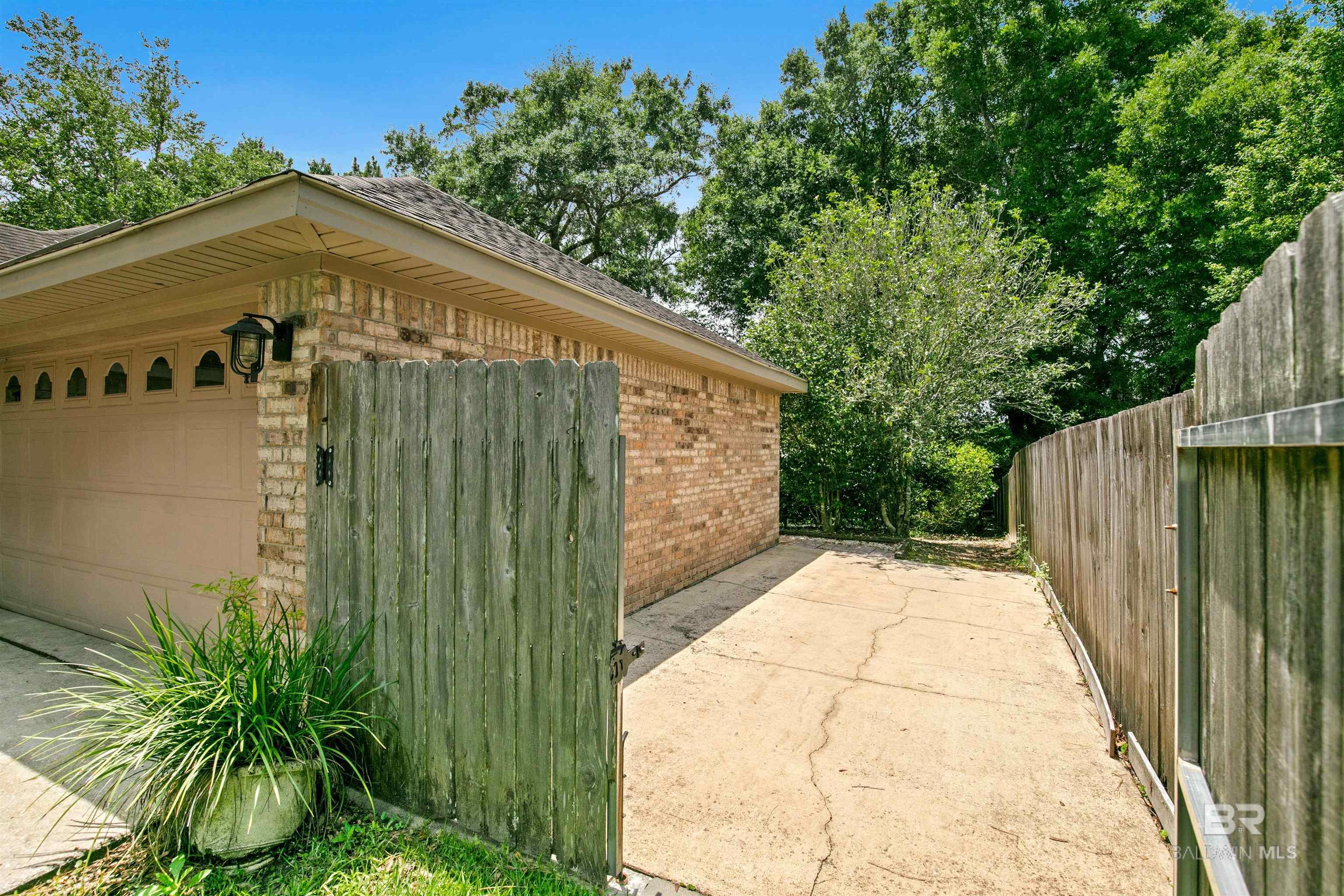 https://zimg.paragon.ice.com/ParagonImages/Property/PG/BCAR/396255/28/0/0/ab72ce701e736b645d82621f1e7cfc3b/7/2493e5b29461c80e2a9032a7221e45b4/396255-28a081b8-ae61-495b-993c-7e8a14e24578.JPG