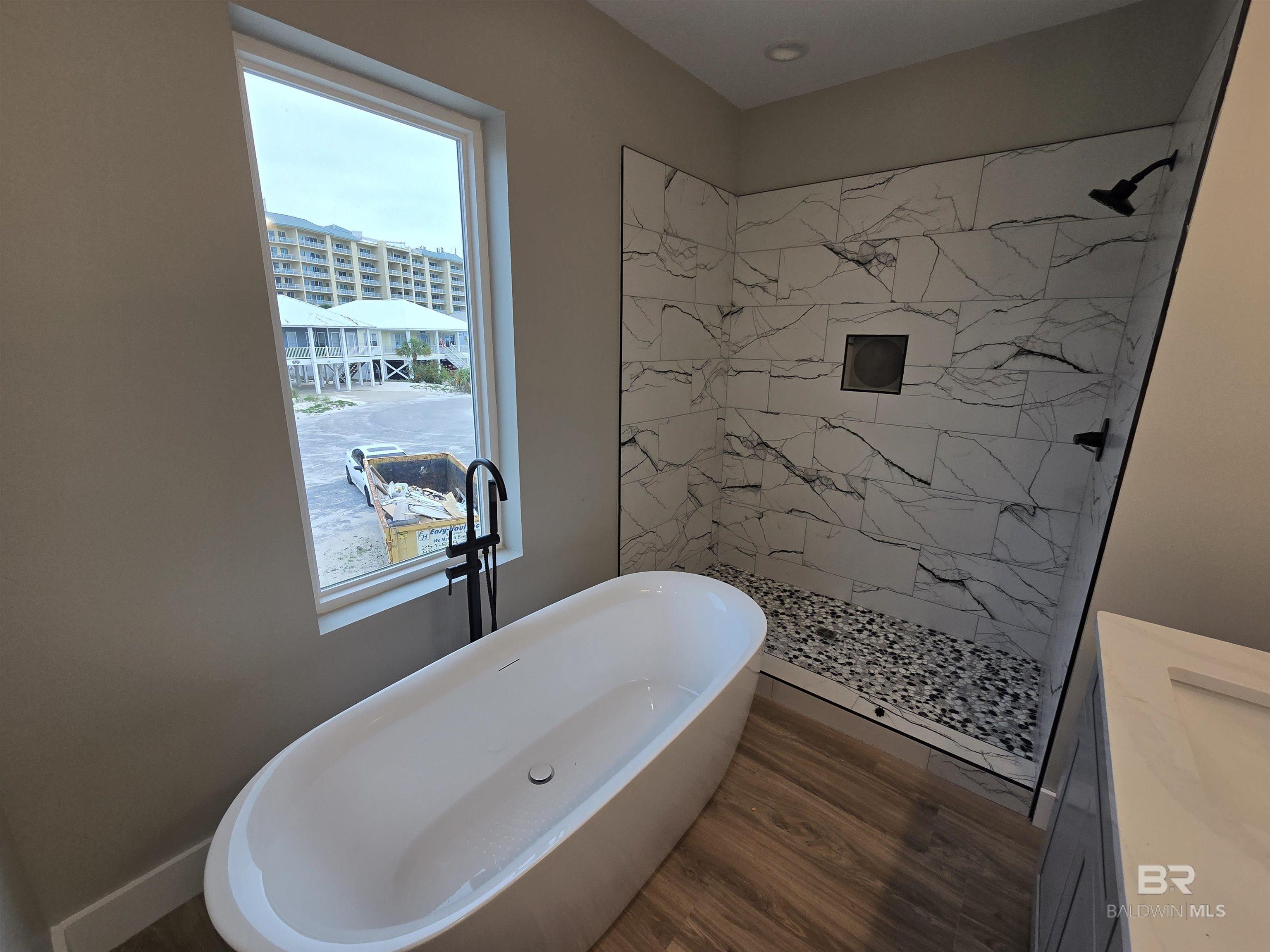 https://zimg.paragon.ice.com/ParagonImages/Property/PG/BCAR/396256/25/0/0/976d4c4a21ae9d03bdf12fba258bc46f/7/cb7fa451cd795845d834941823b3e566/396256-bda26b15-5cd5-423f-bb9a-85a9553fb7e0.JPG