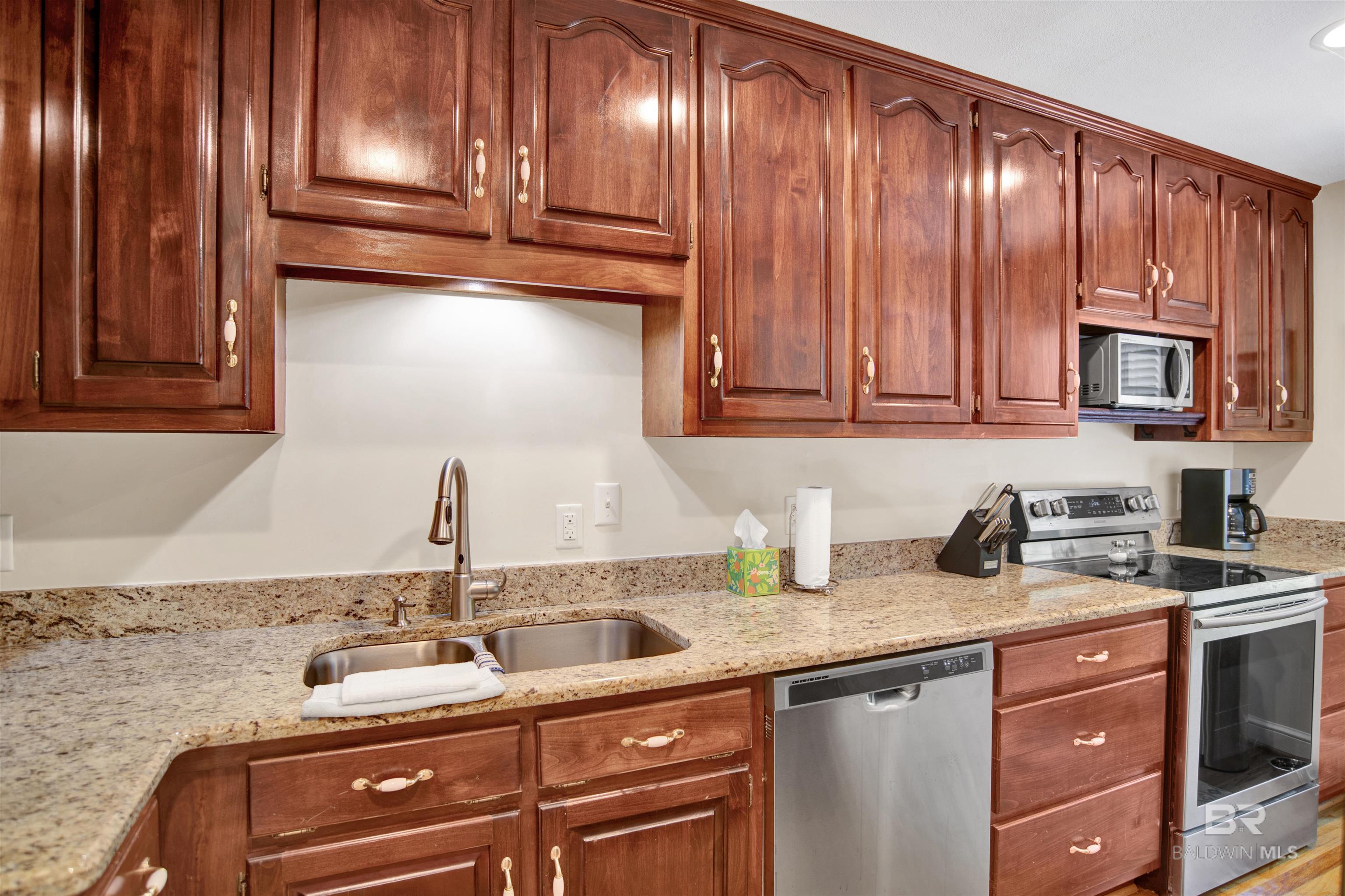 https://zimg.paragon.ice.com/ParagonImages/Property/PG/BCAR/396259/11/0/0/f8c777a60fd3082435de3aa63f850b2f/7/d7a44e88a98daa47736a3f42f88b4f35/396259-1eaf2a32-e834-434b-9815-acba54556c4b.JPG