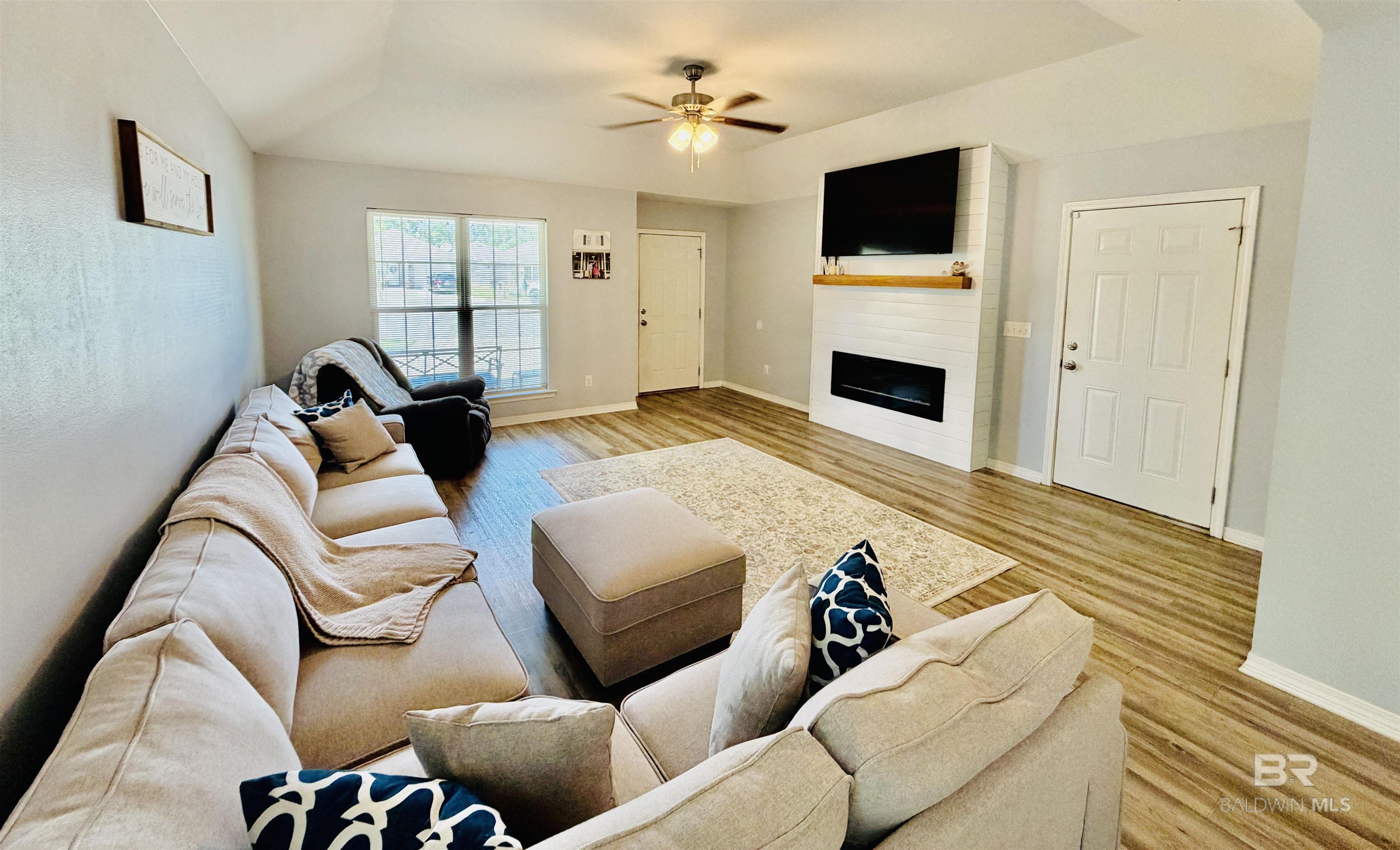 https://zimg.paragon.ice.com/ParagonImages/Property/PG/BCAR/396263/4/0/0/9e66ec6ddf25e1d96d208453277cad1c/7/c8e2fb6776ca5ace046d8609c3e81c00/396263-1042e607-6753-4391-a269-6a09c37536a4.JPG