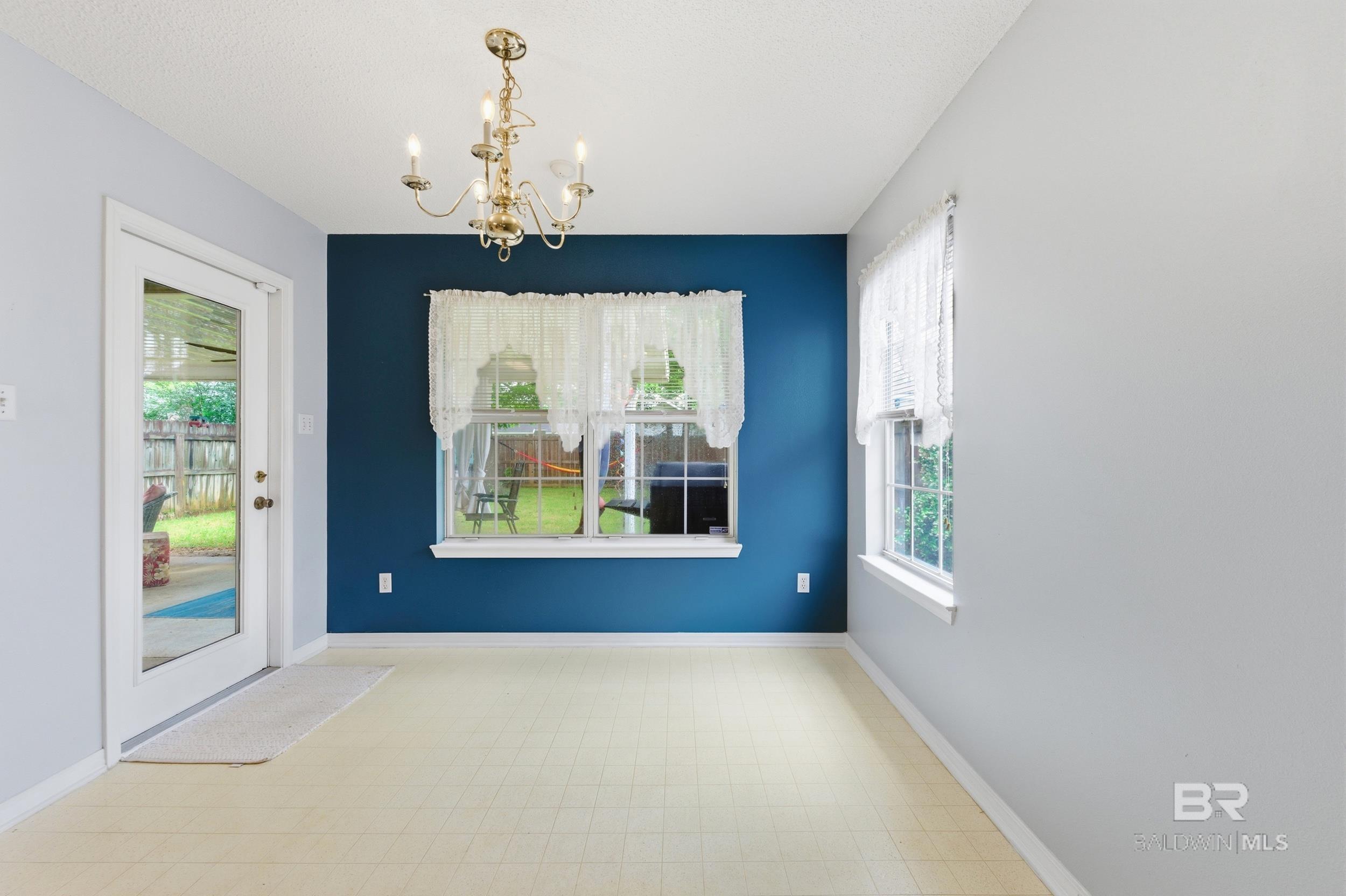 https://zimg.paragon.ice.com/ParagonImages/Property/PG/BCAR/396290/6/0/0/d29c9a84f3e9f03bc53f8ffdb5bb160c/7/37d8bed17de12bf512a06bbb32e87048/396290-fb652c74-db6b-4095-b0e0-12d7103a1c54.JPG