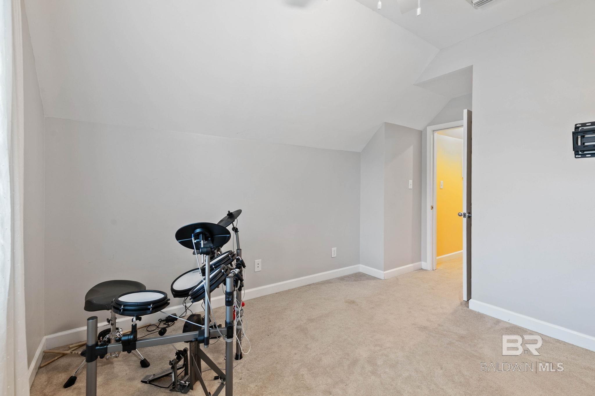 https://zimg.paragon.ice.com/ParagonImages/Property/PG/BCAR/396316/37/0/0/b45c1e111a672c09aef2bfe94b0d8c9a/7/53faa763ba136af375bcf3e5b1e32b97/396316-724da465-7268-45f2-9cdd-66b7105bf7a7.JPG