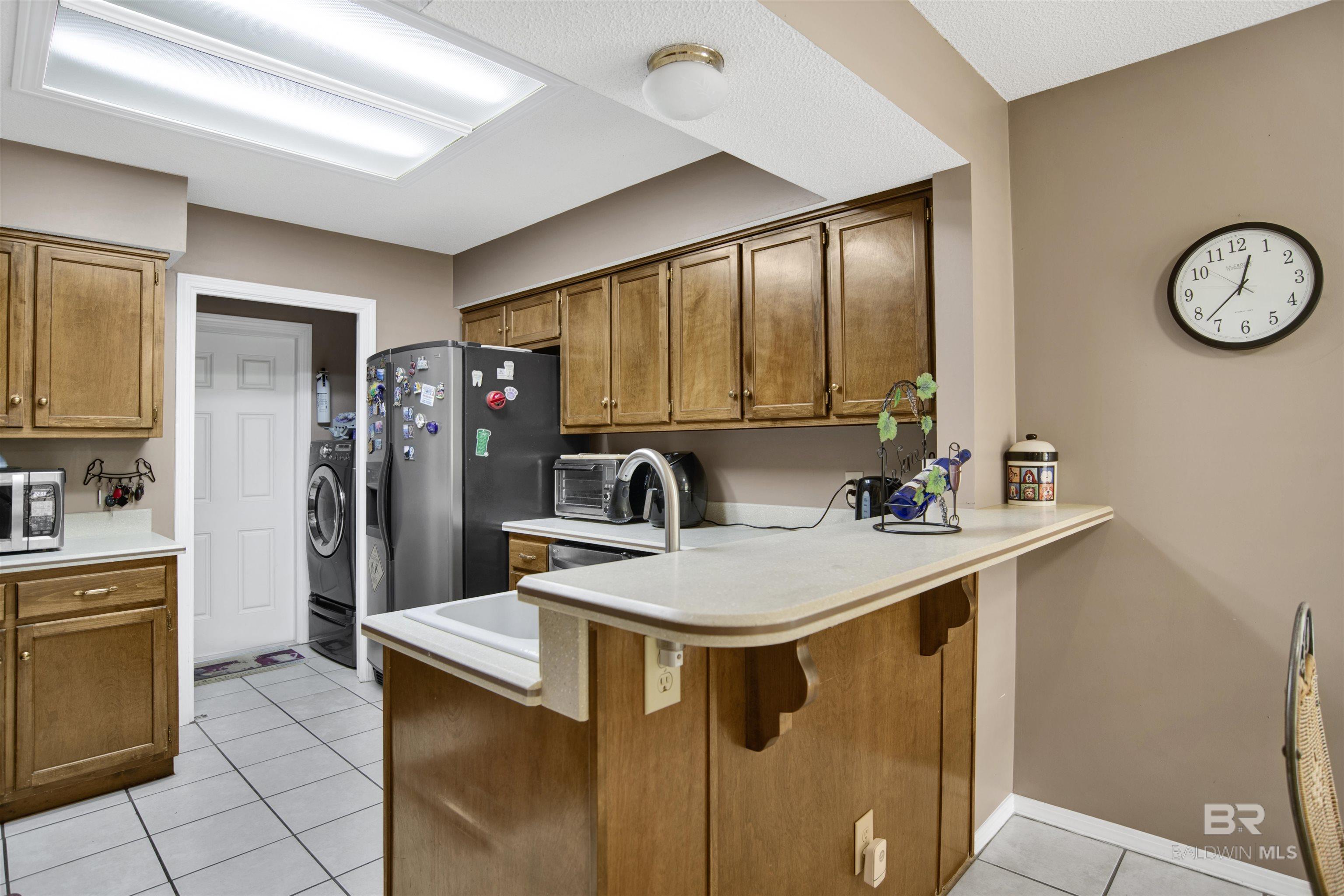 https://zimg.paragon.ice.com/ParagonImages/Property/PG/BCAR/396321/12/0/0/8b385a4bd3012f39e8f2f240270d2f46/7/be0499e47791b4cec311fb7bbabf9795/396321-f6545bbd-aaf2-4344-95c3-bb4eb50d43cf.JPG
