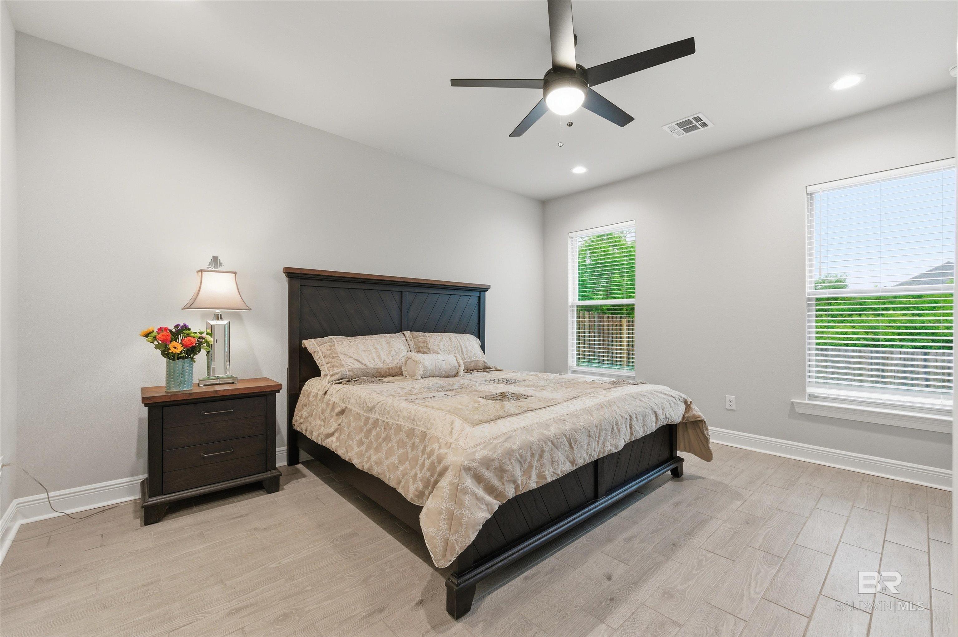 https://zimg.paragon.ice.com/ParagonImages/Property/PG/BCAR/396362/14/0/0/490e3da70a5aec51b57ec14350dd35c6/7/7f3a43a53449e33a7e0bec26229bd503/396362-4318bf0f-a43d-4198-8677-772e741a30e6.JPG