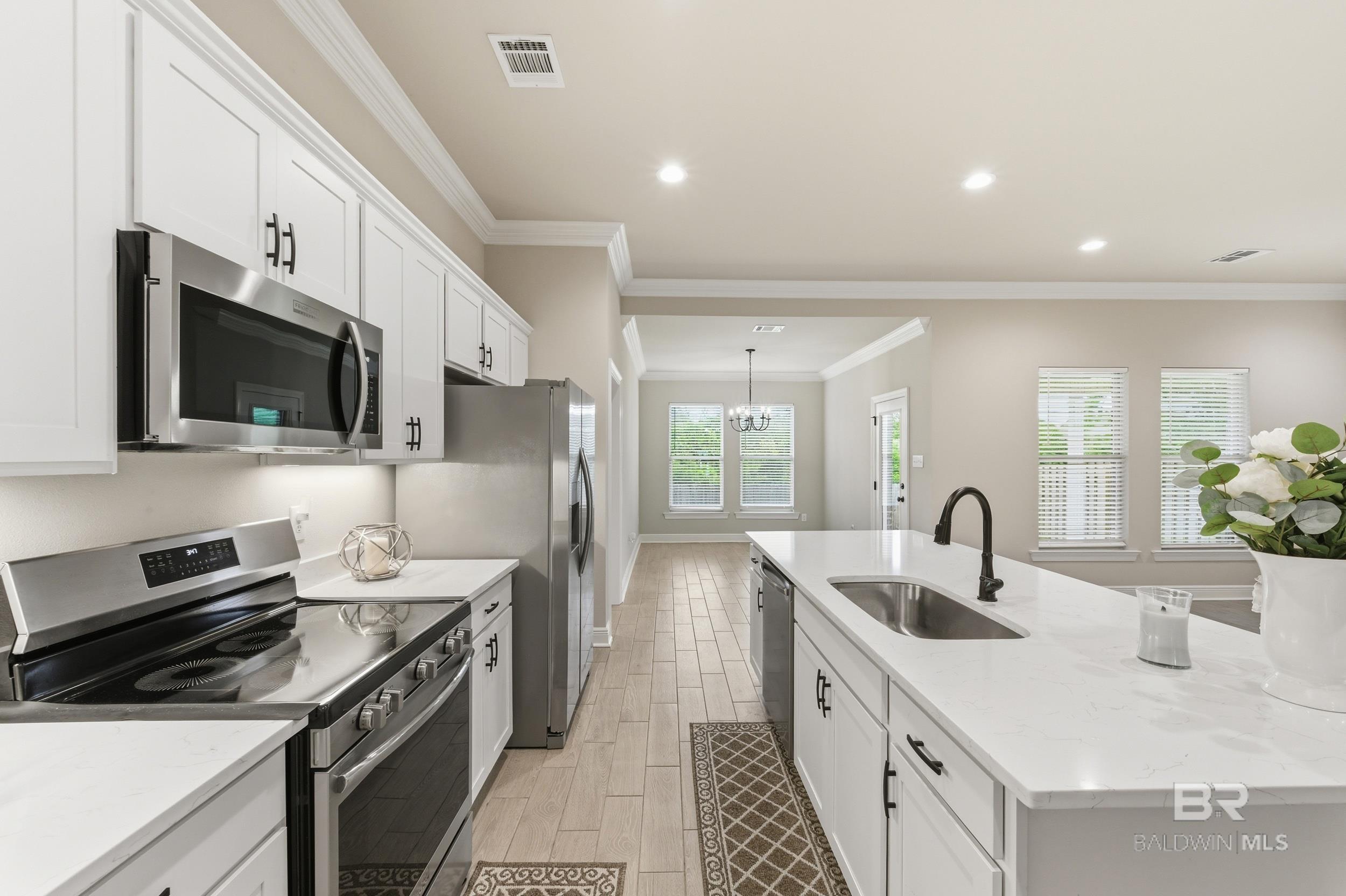 https://zimg.paragon.ice.com/ParagonImages/Property/PG/BCAR/396362/6/0/0/f0c94bae93e03304d6007a415e2d2db5/7/7f3a43a53449e33a7e0bec26229bd503/396362-e30b30ed-ce8f-44de-b83f-260b2fbb1d96.JPG