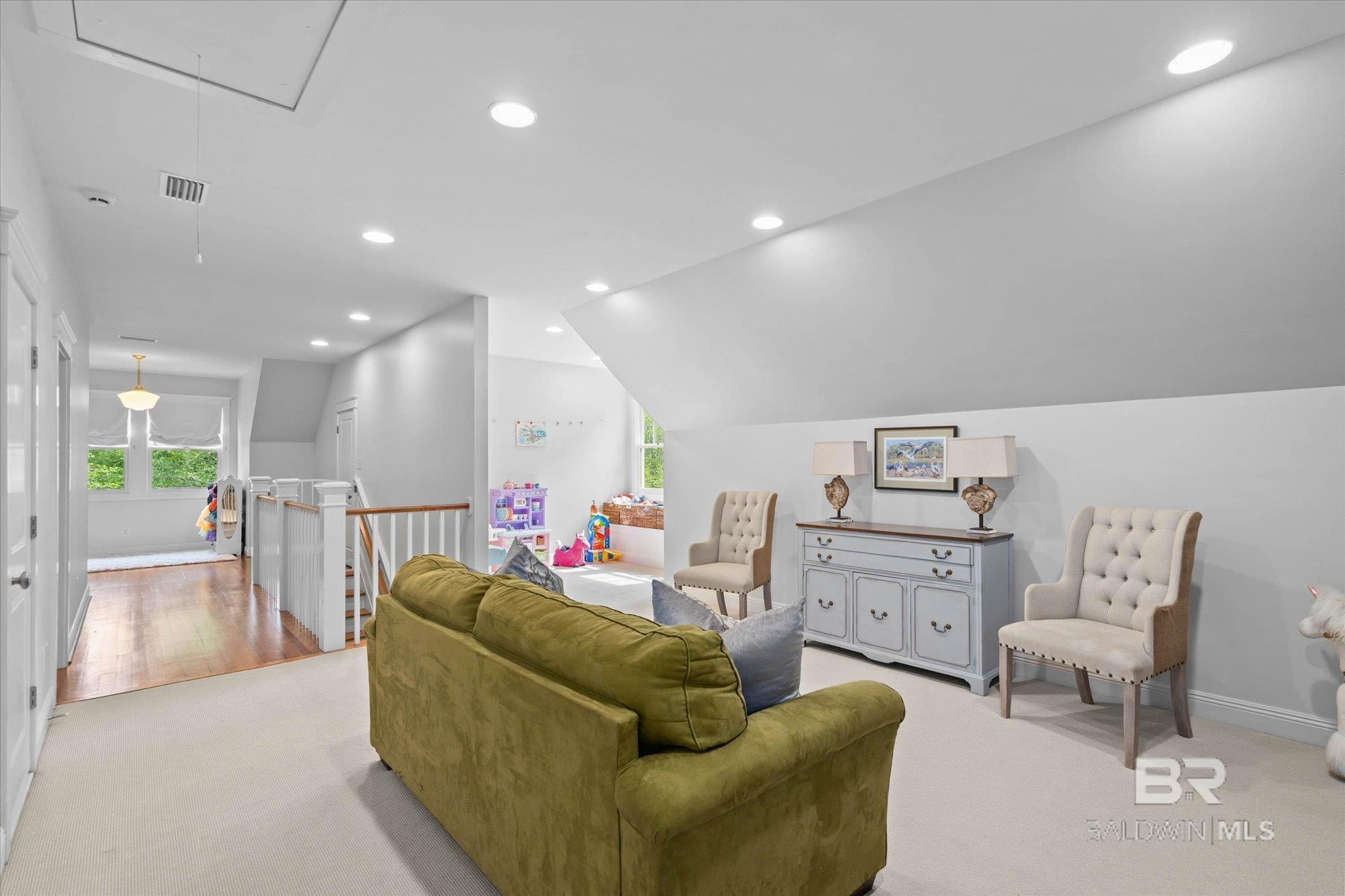https://zimg.paragon.ice.com/ParagonImages/Property/PG/BCAR/396447/15/0/0/77a6ce267af72415522a250ac17cd9e7/7/1e437d0074c33b10074748715cf584c3/396447-5f3d0573-ae76-47ec-9874-d9eaa2a406de.JPG