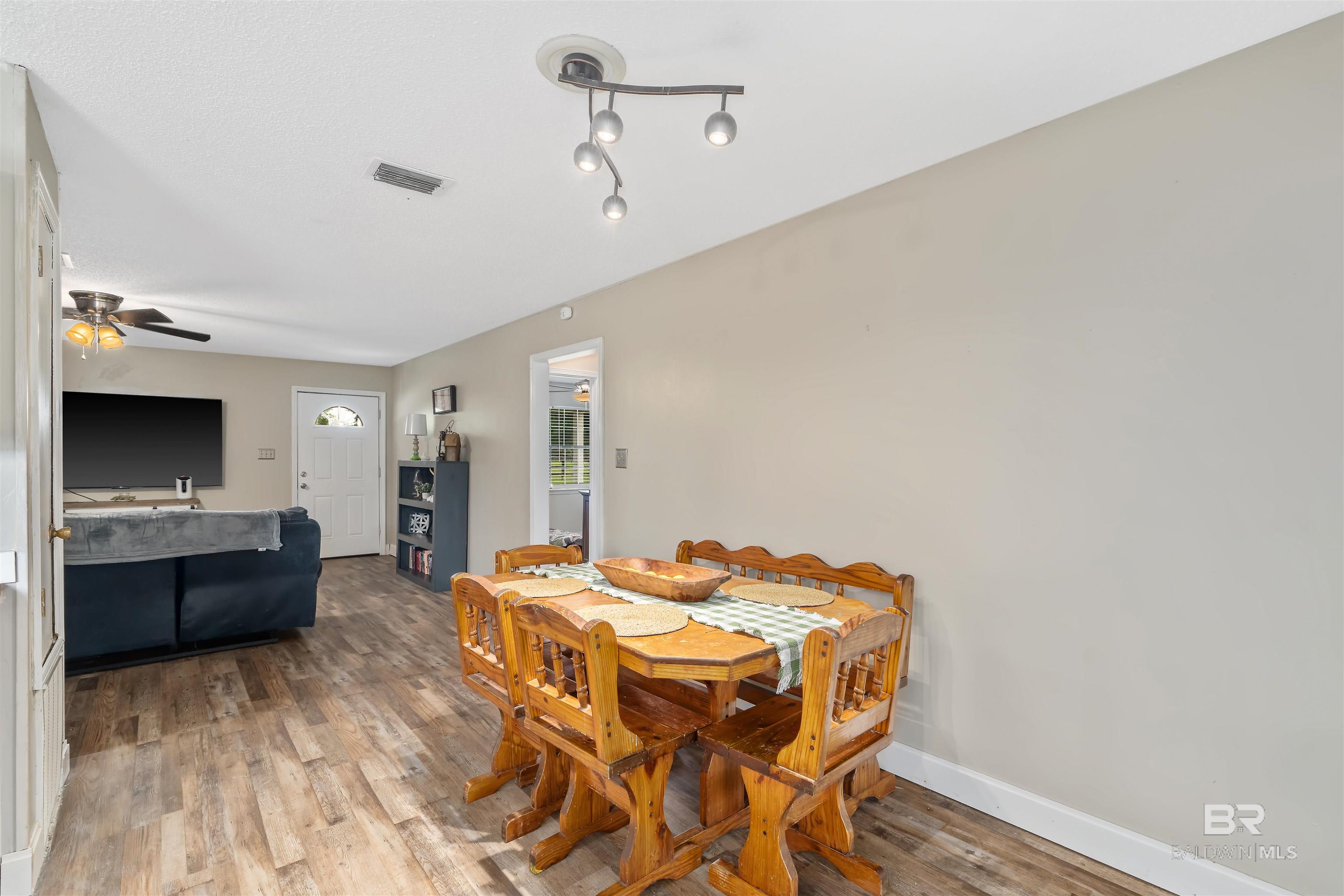 https://zimg.paragon.ice.com/ParagonImages/Property/PG/BCAR/396449/11/0/0/87bc694497c82baf0b22d60610cadc09/7/c7ad5332e110620ae76fe7b3be91f51a/396449-7c5c9952-3393-451b-ab69-14afcb720899.JPG
