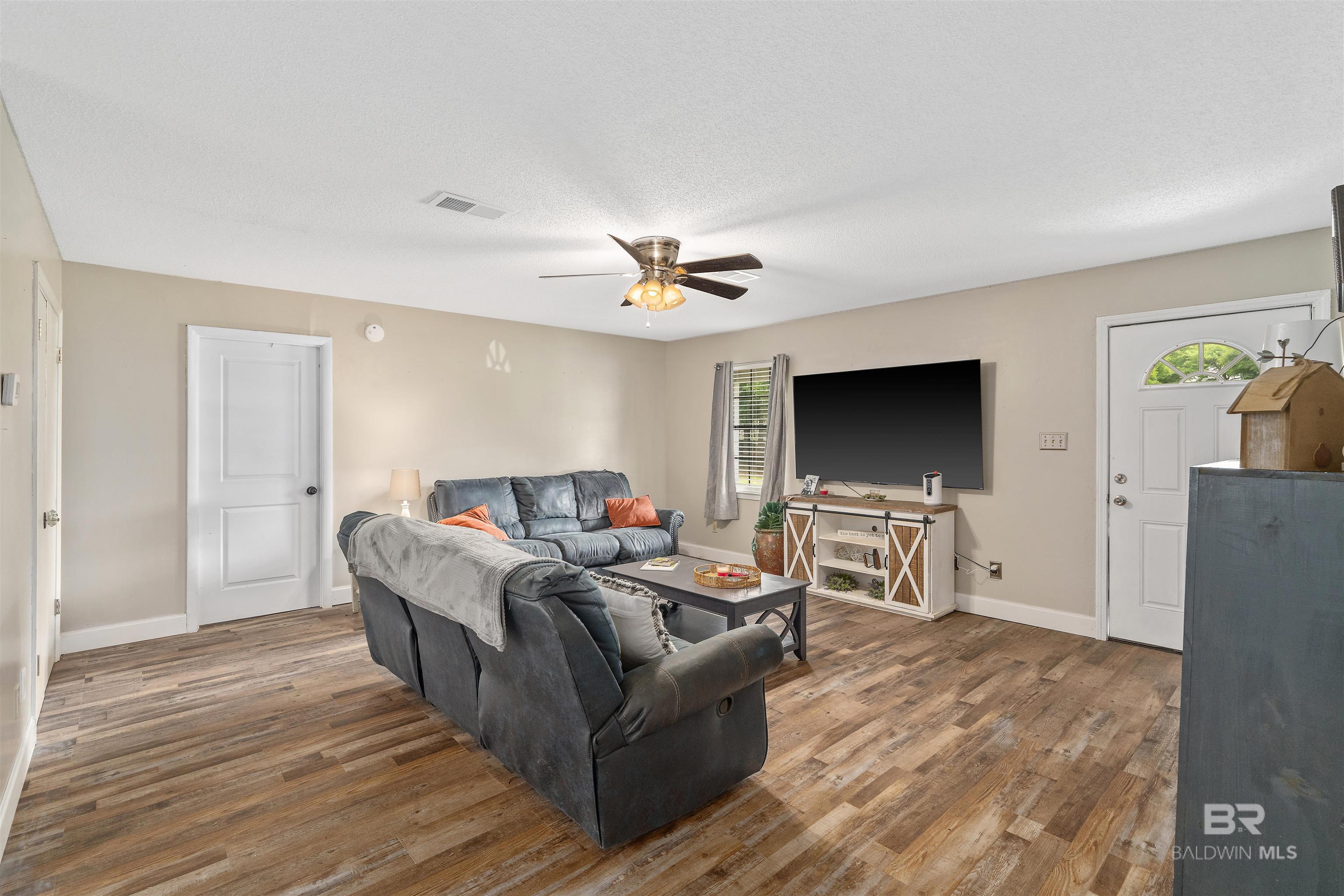 https://zimg.paragon.ice.com/ParagonImages/Property/PG/BCAR/396449/14/0/0/6db5be51315238ac45ea4a73fe2c04fe/7/c7ad5332e110620ae76fe7b3be91f51a/396449-19a157e1-2007-4ae7-82d0-a5bc7520b910.JPG