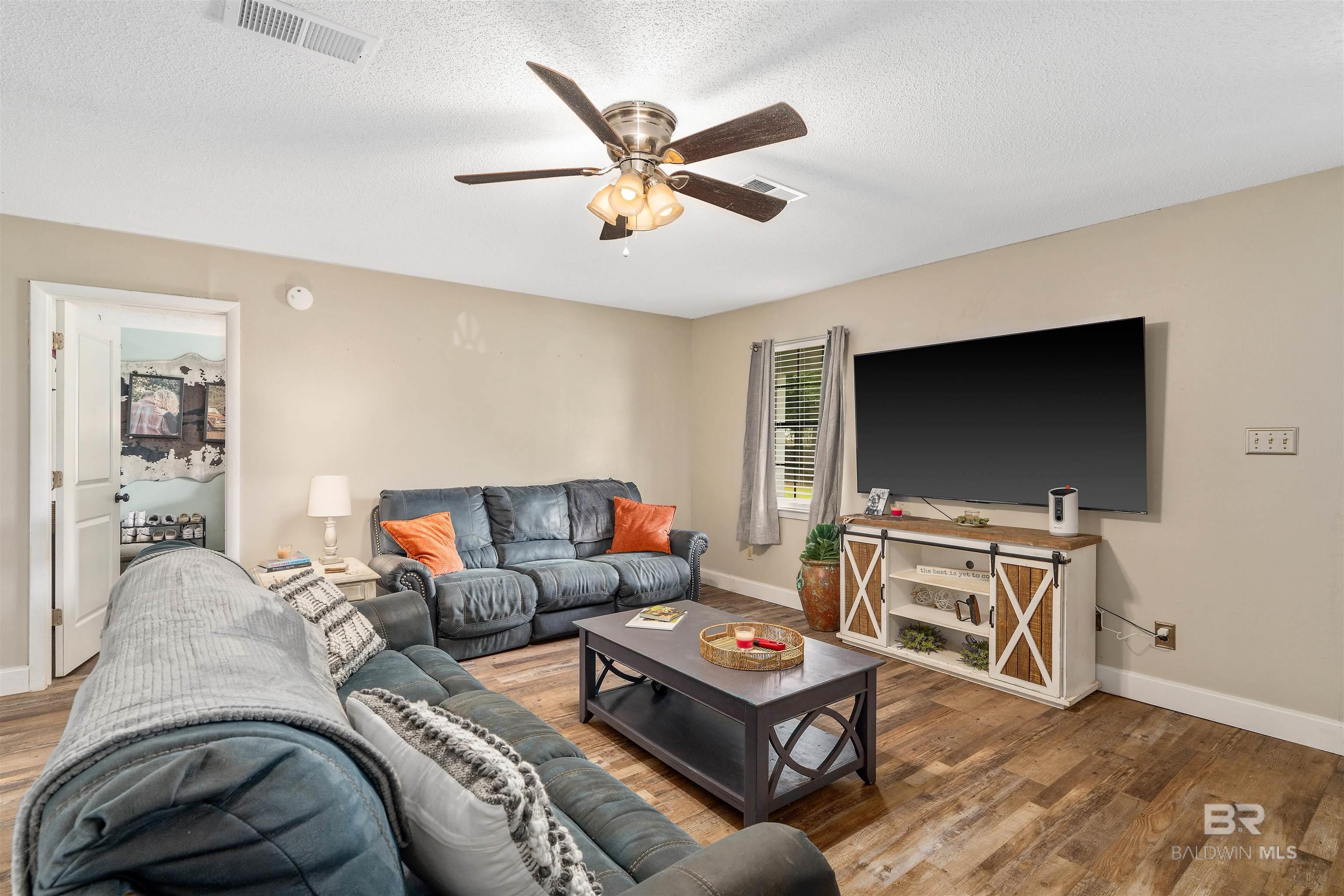 https://zimg.paragon.ice.com/ParagonImages/Property/PG/BCAR/396449/15/0/0/da95a808e727a687e7b902084ba4db7f/7/c7ad5332e110620ae76fe7b3be91f51a/396449-16d54c9f-f2de-4039-ada3-03ac2fea9620.JPG