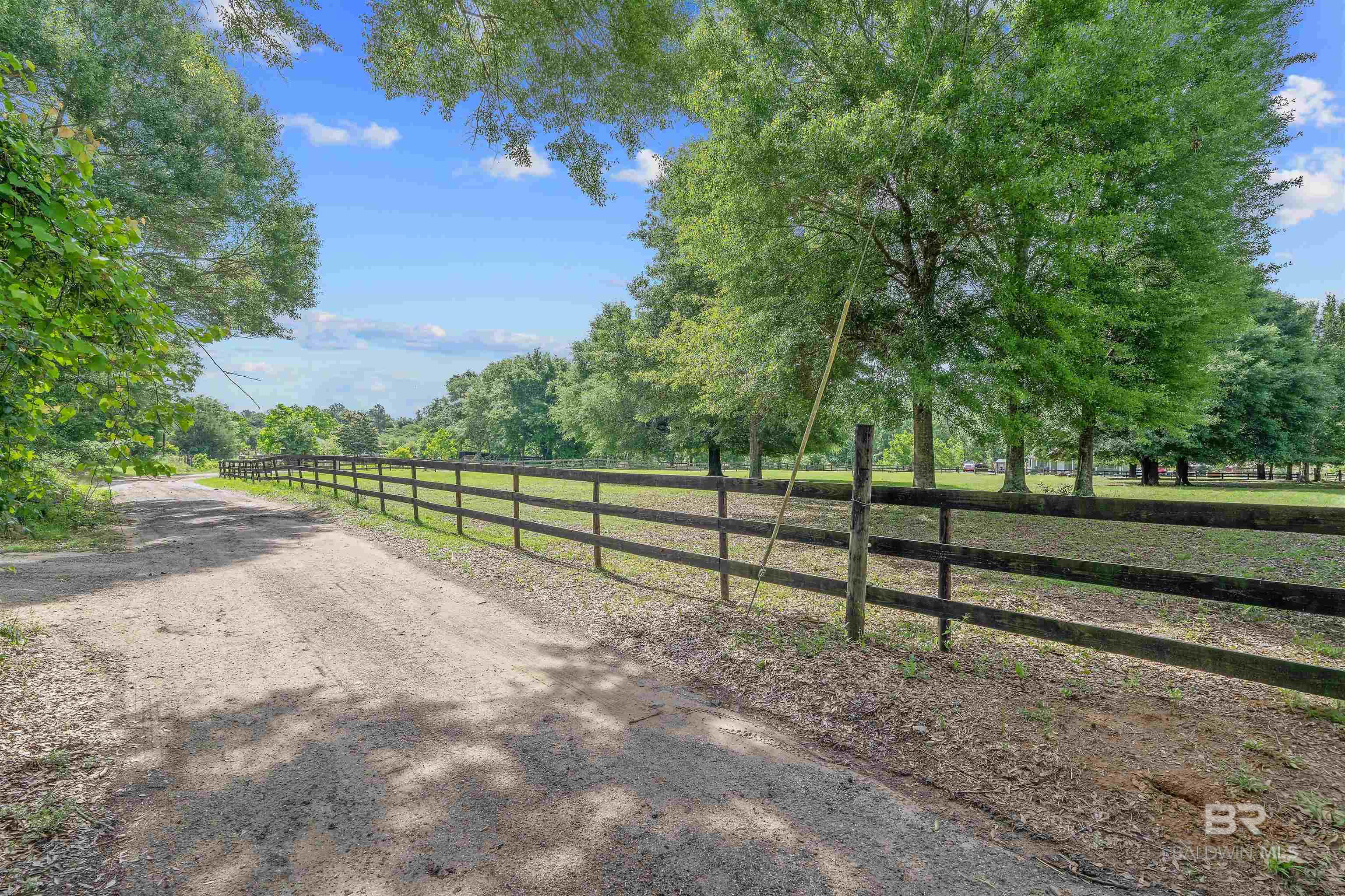 https://zimg.paragon.ice.com/ParagonImages/Property/PG/BCAR/396449/7/0/0/31c448a9e4ab9ac4a7db0a27dcdb4733/7/c7ad5332e110620ae76fe7b3be91f51a/396449-0ae02405-0cc6-4a13-8530-4b80a1969164.JPG