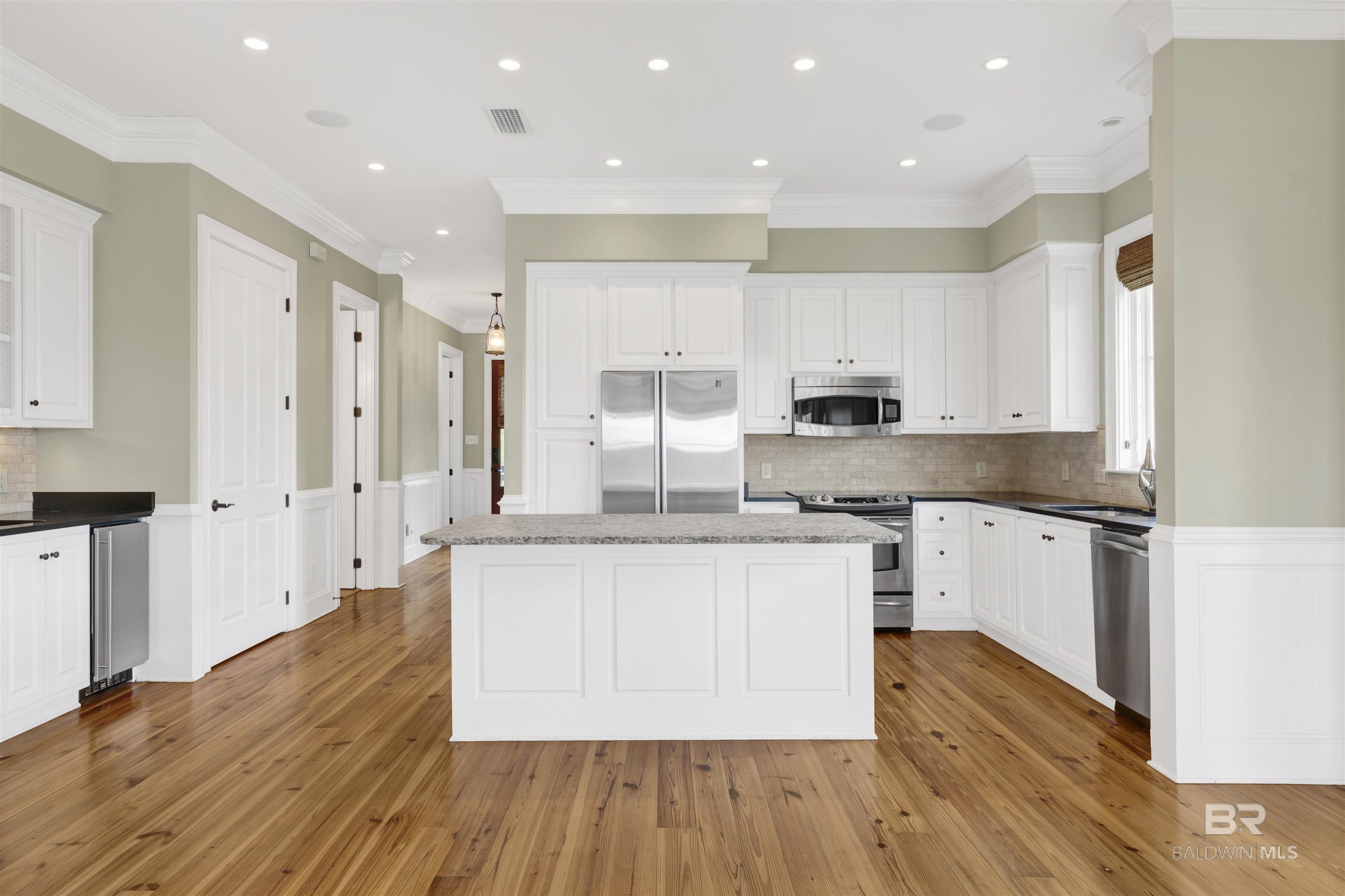 https://zimg.paragon.ice.com/ParagonImages/Property/PG/BCAR/396453/13/0/0/3e96c3c66f1314ba931ba07144fb1d75/7/0026a8b57bcfa8c3cddcd853762ef9de/396453-ef42879f-4754-49e7-8d9e-e12b61125248.JPG