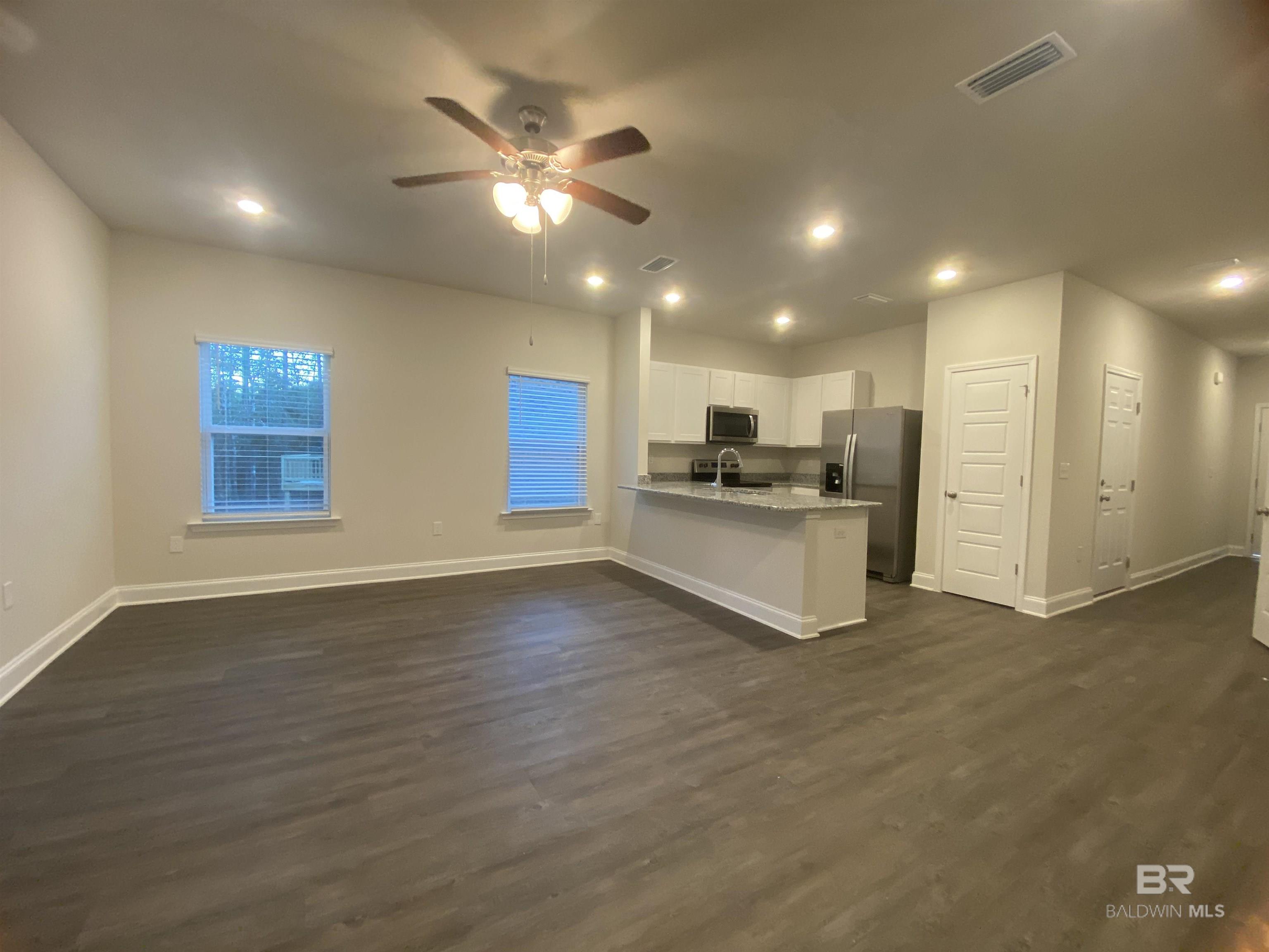 https://zimg.paragon.ice.com/ParagonImages/Property/PG/BCAR/396469/2/0/0/bef9839bd0a8fa9ec3923eddfbd5fea0/7/5e91e2582dfd00d916862a956ea0a73c/396469-E8C4FF11-0116-4C16-B45A-D64DFCFEAF62.JPG