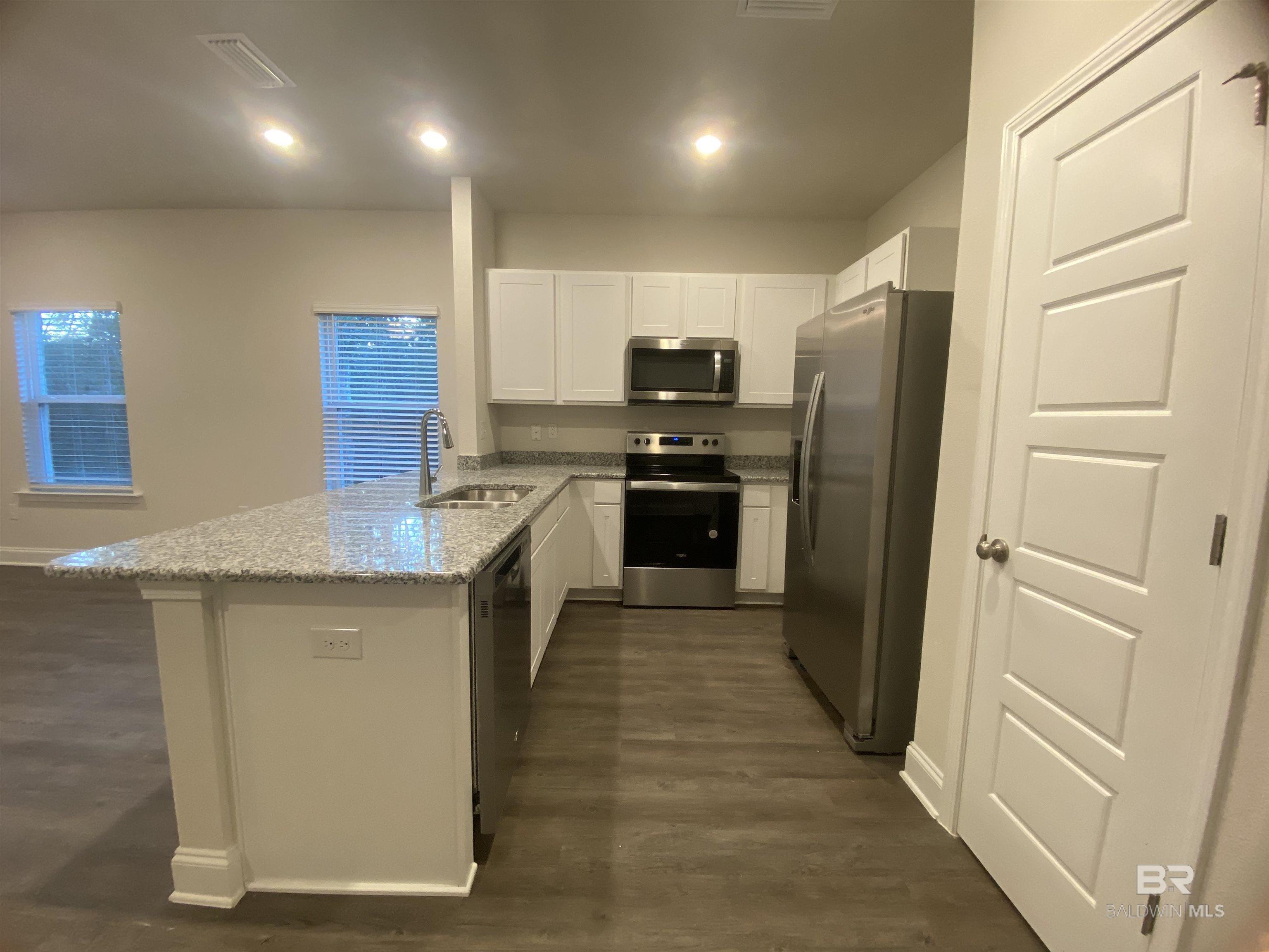 https://zimg.paragon.ice.com/ParagonImages/Property/PG/BCAR/396469/3/0/0/bf06083aaf37c3ccc6842f9c9dbeefee/7/5e91e2582dfd00d916862a956ea0a73c/396469-3D91EC38-0145-4270-A6C0-ABFA02D7BD12.JPG