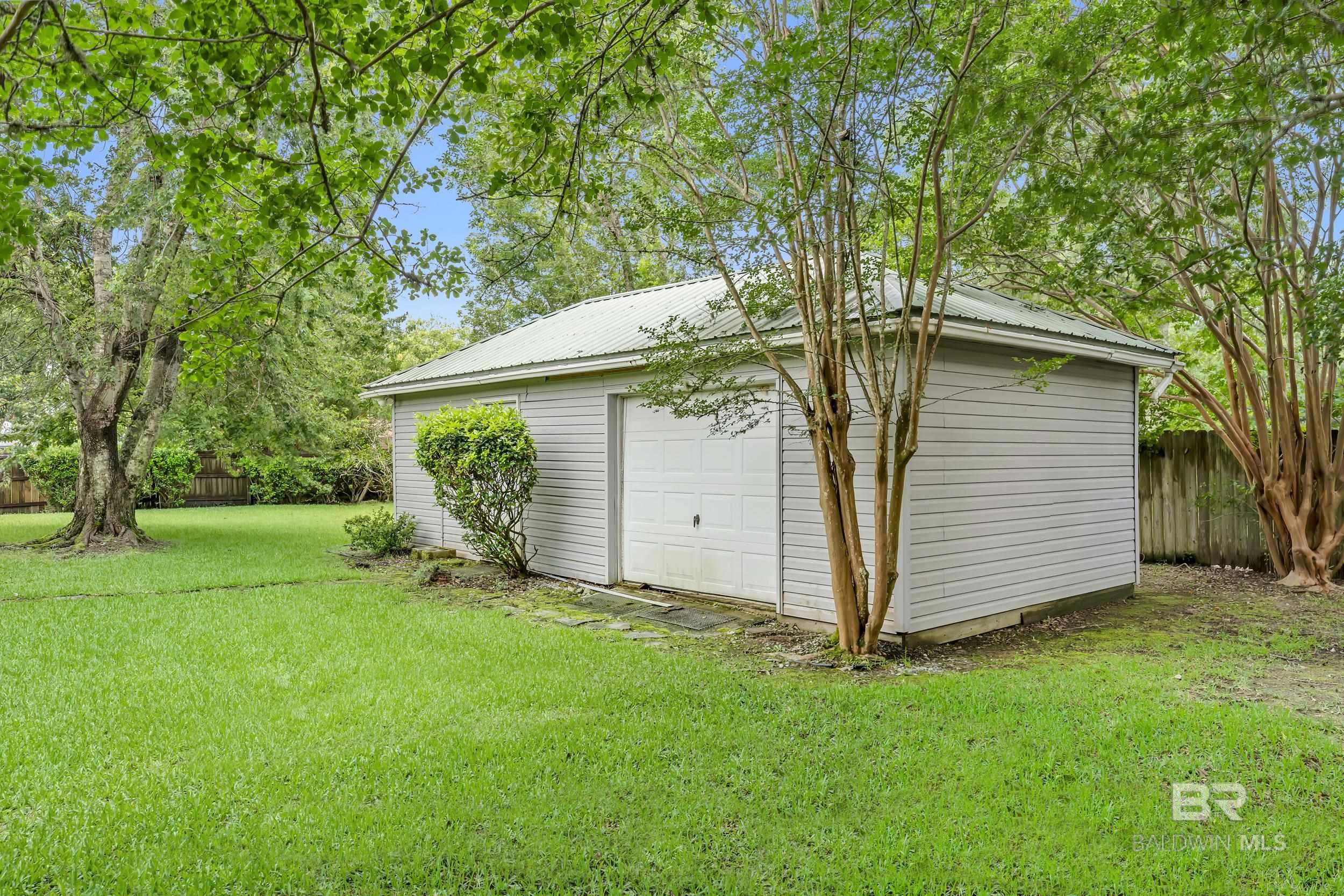https://zimg.paragon.ice.com/ParagonImages/Property/PG/BCAR/396471/11/0/0/603f6f4a4071fe6e704bc8bc2da76b22/7/c88fcfbae5bec60ab885986cd61a232c/396471-dcd371a7-42aa-46f0-82b9-4765131110a5.JPG