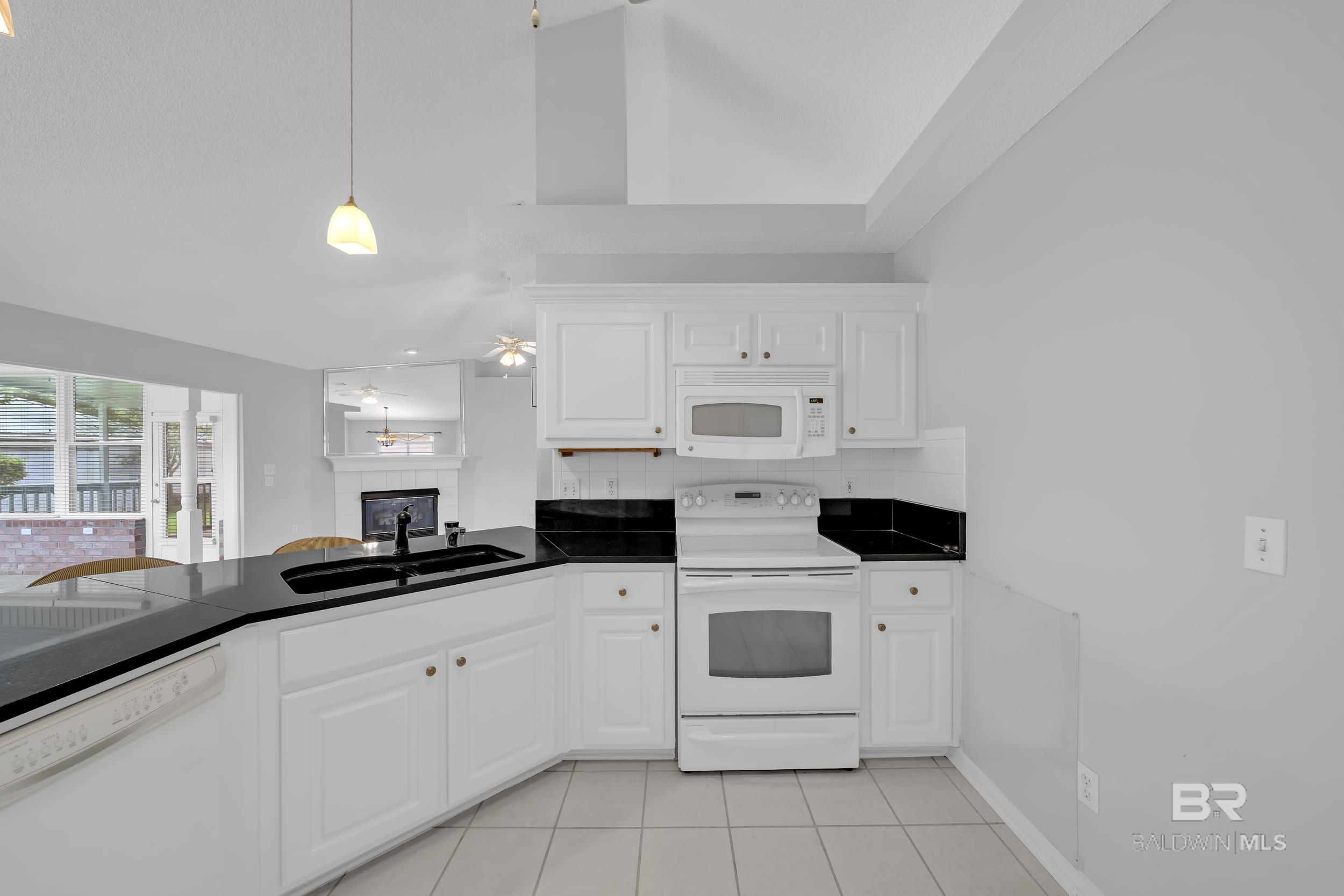 https://zimg.paragon.ice.com/ParagonImages/Property/PG/BCAR/396471/23/0/0/0cf8b6d677da46077652277b8aaa7b7e/7/c88fcfbae5bec60ab885986cd61a232c/396471-dc058b56-47fb-4d74-8399-239309907589.JPG