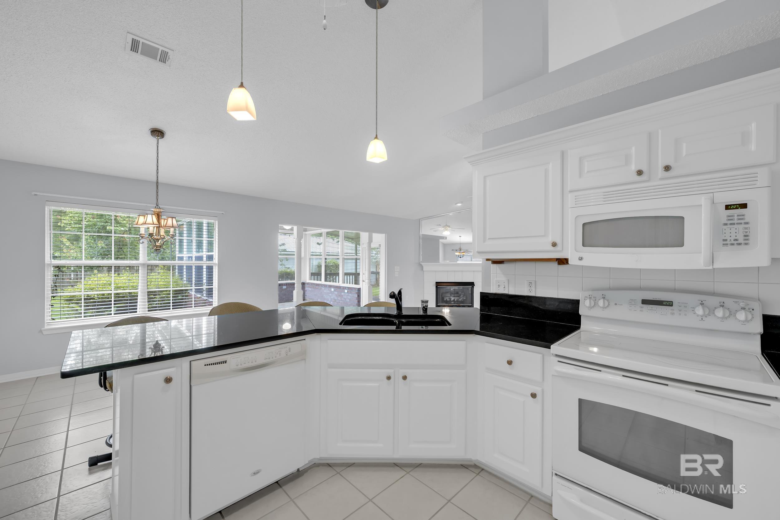 https://zimg.paragon.ice.com/ParagonImages/Property/PG/BCAR/396471/24/0/0/36435dc3889ddce42c6a1e7e52f2faba/7/c88fcfbae5bec60ab885986cd61a232c/396471-8a35bcf3-64bf-42b1-937f-f6d80469e2a0.JPG