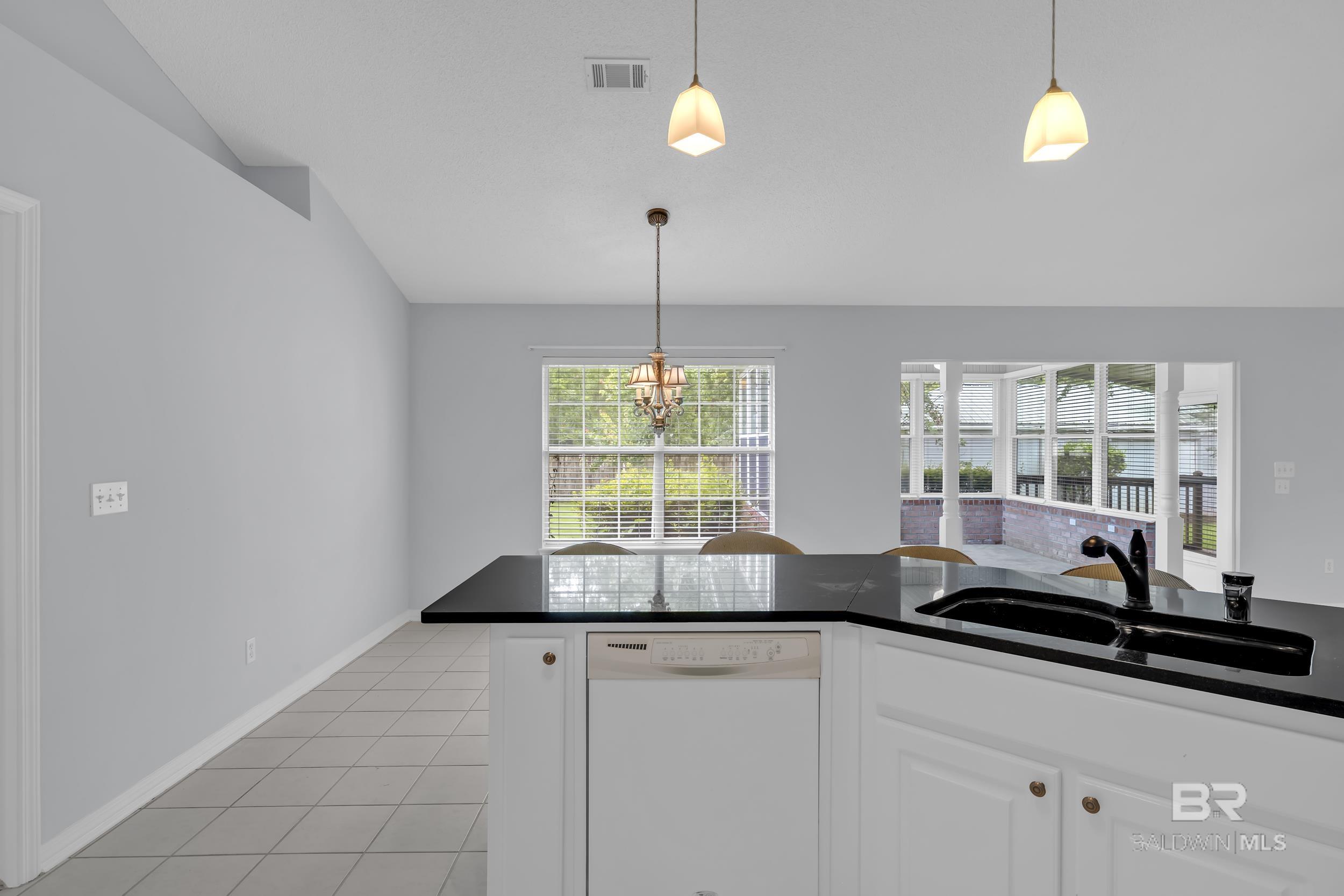 https://zimg.paragon.ice.com/ParagonImages/Property/PG/BCAR/396471/25/0/0/365775bed11810c70a503c95f45ec147/7/c88fcfbae5bec60ab885986cd61a232c/396471-4caf01d6-4af7-40f2-ac1f-fdadf613978a.JPG