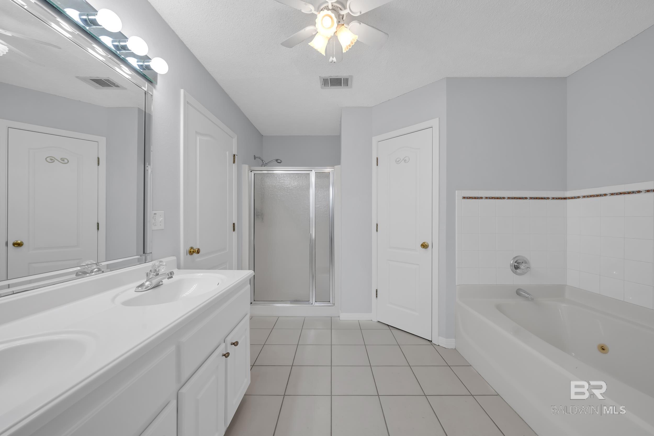 https://zimg.paragon.ice.com/ParagonImages/Property/PG/BCAR/396471/31/0/0/2a1e9a6f095b2b5438ece5e2db4dd927/7/c88fcfbae5bec60ab885986cd61a232c/396471-8668453c-e7cd-4f5e-952f-2c4d8e389017.JPG