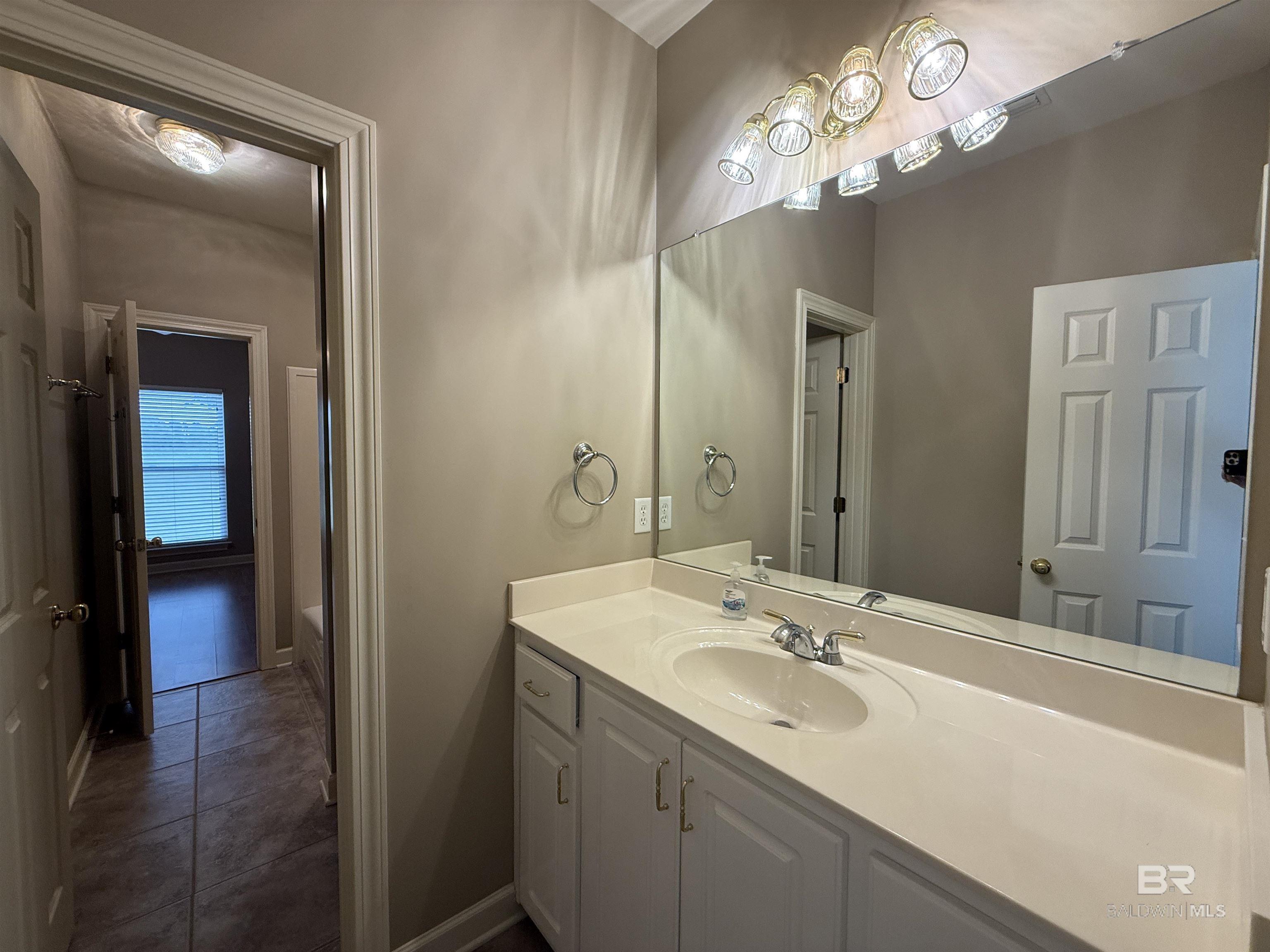 https://zimg.paragon.ice.com/ParagonImages/Property/PG/BCAR/396476/17/0/0/056ab02b879091502490ef79cfce5ab2/7/a2b03b3e3b13189af901f9a6847beb67/396476-e8df6894-bd7d-4b98-aacb-7bfcf1a2873f.JPG