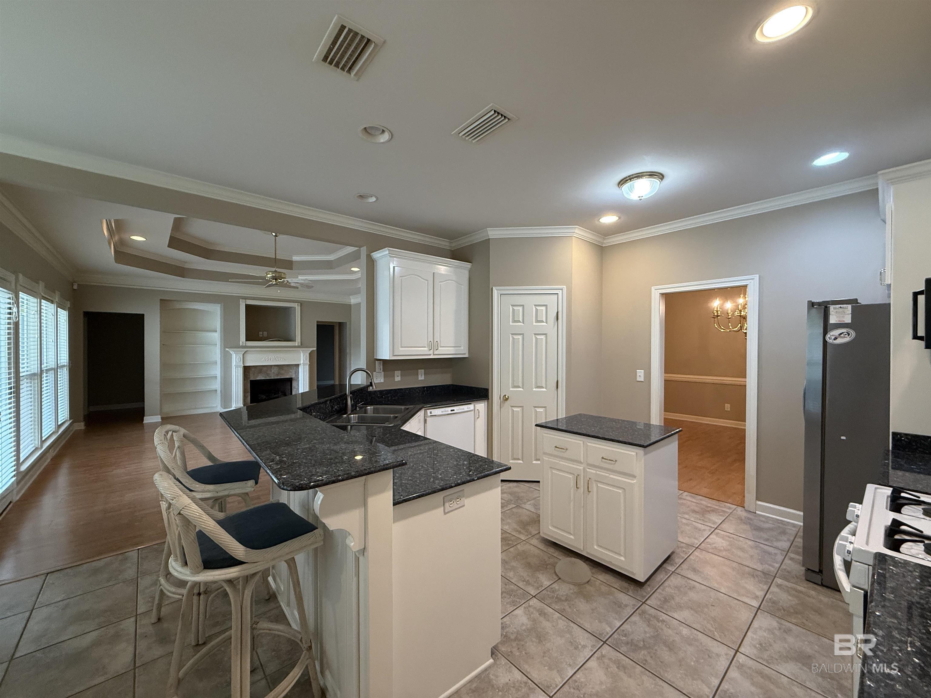 https://zimg.paragon.ice.com/ParagonImages/Property/PG/BCAR/396476/5/0/0/15e9bdda29653bc7831402539eb2668f/7/a2b03b3e3b13189af901f9a6847beb67/396476-ba943217-406c-44e7-a5c5-b6692b23d64b.JPG