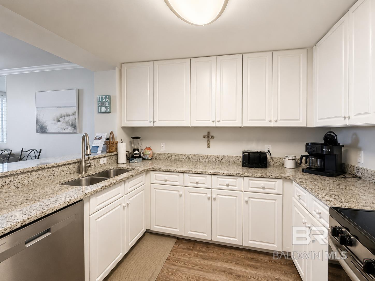 https://zimg.paragon.ice.com/ParagonImages/Property/PG/BCAR/396482/8/0/0/4523bd26d3150631703df252db16ce2a/7/608fe5ce4acda9c14a0931eeef26c5bb/396482-377ca1fc-8a12-4e8c-b5b9-770bde579682.JPG