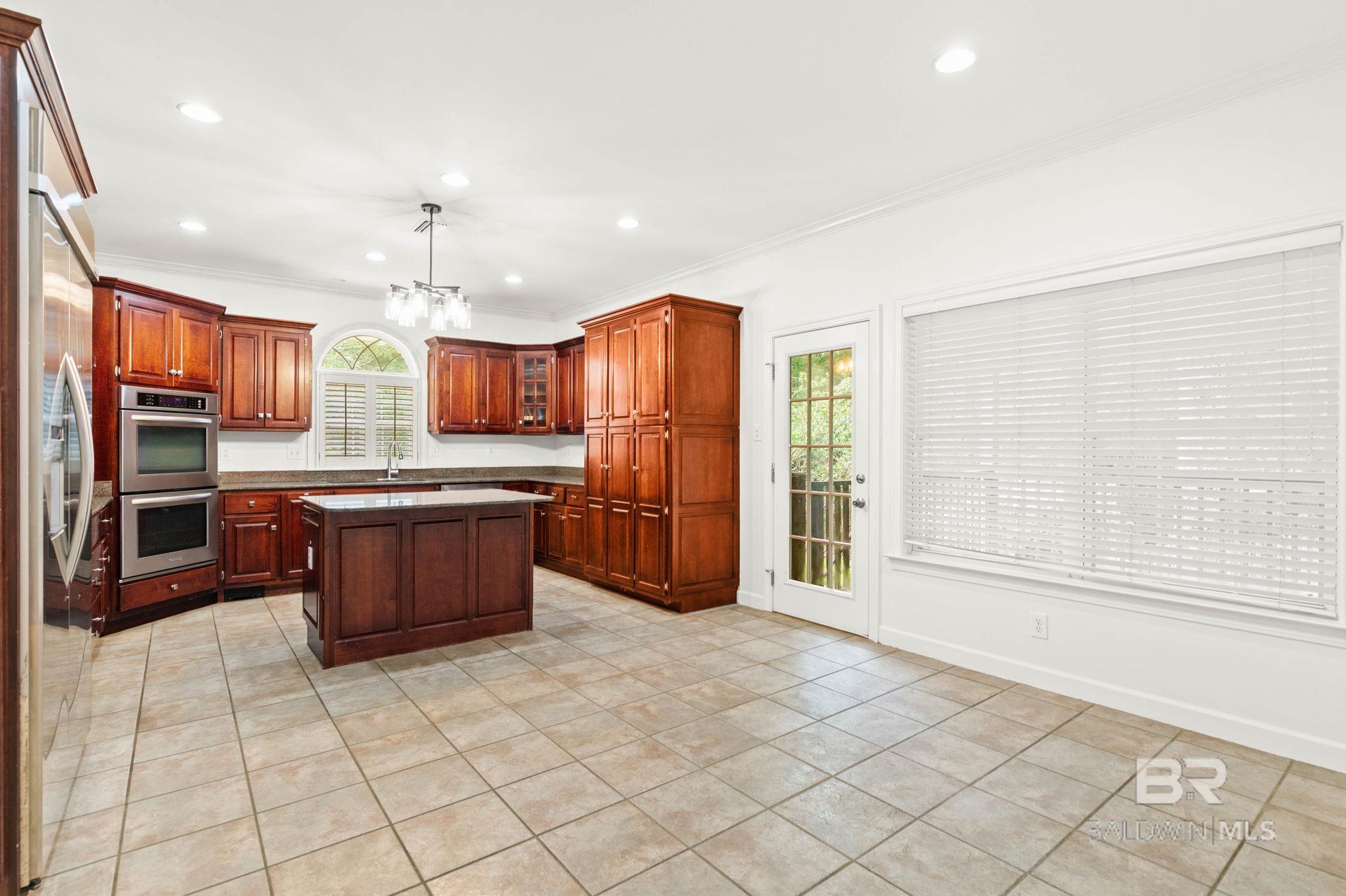 https://zimg.paragon.ice.com/ParagonImages/Property/PG/BCAR/396485/10/0/0/ab6fe2608e683e14cc1fe0461df36982/7/72f47f0bbee763bf2b2502b44d3698bb/396485-c07731e4-9c5a-4dc8-98cc-4b4b07a1cb18.JPG