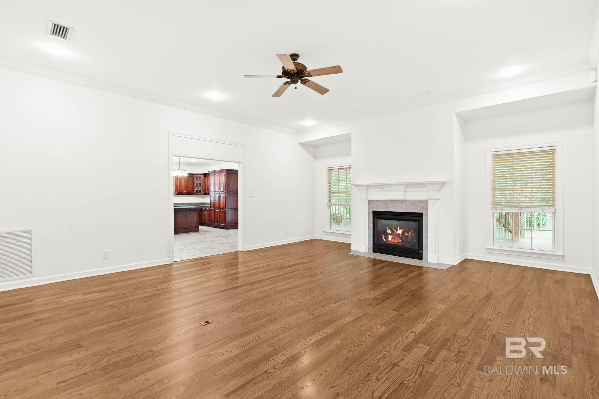 https://zimg.paragon.ice.com/ParagonImages/Property/PG/BCAR/396485/8/0/0/c26a0180dd580063f3ef086ba3e605a0/7/72f47f0bbee763bf2b2502b44d3698bb/396485-fc240f7c-d881-4367-95bb-3bb1b4608ec5.JPG