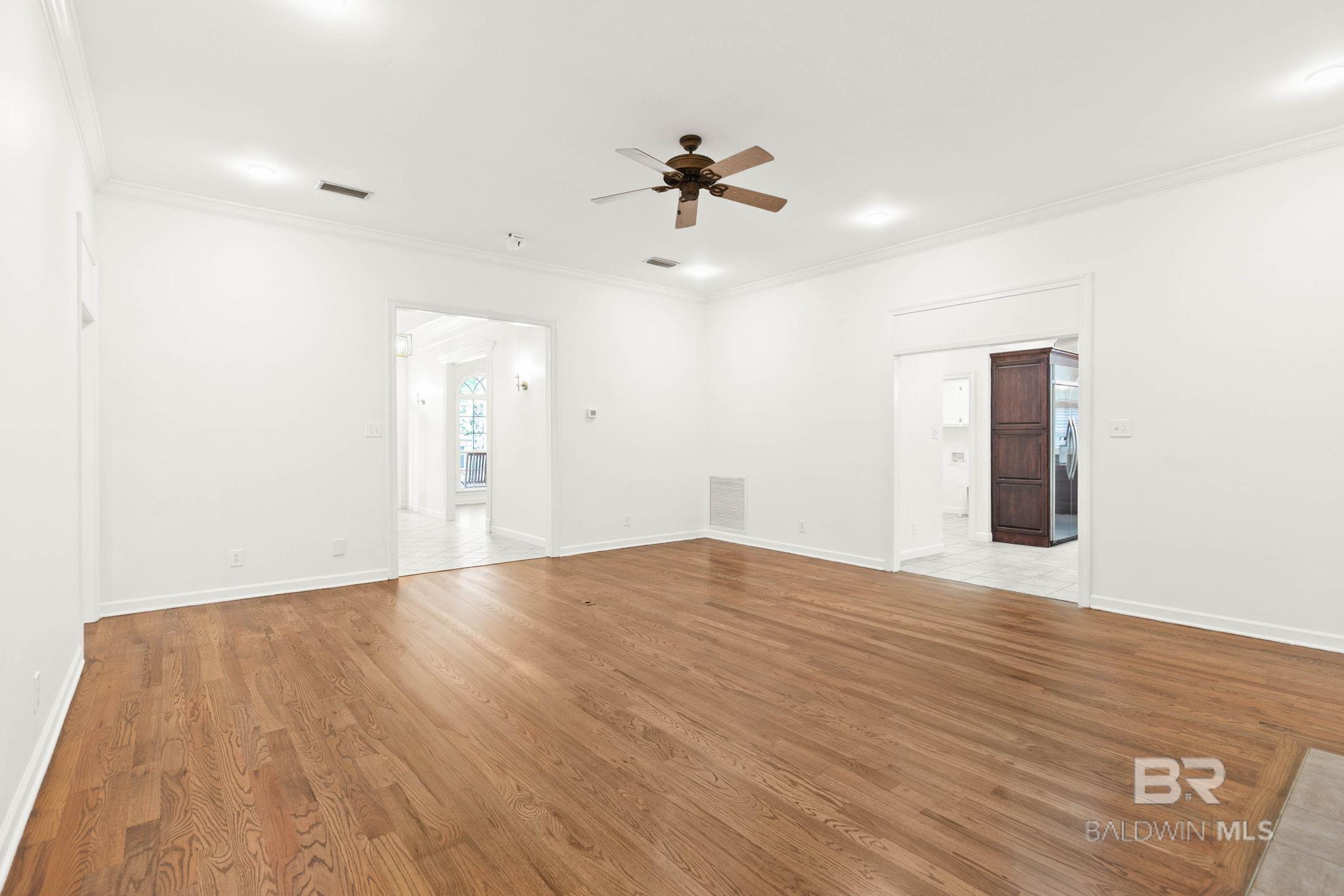 https://zimg.paragon.ice.com/ParagonImages/Property/PG/BCAR/396485/9/0/0/71cc84bb1c892dbfe4be86240d65f507/7/72f47f0bbee763bf2b2502b44d3698bb/396485-eb630178-137f-4232-8036-168021364809.JPG