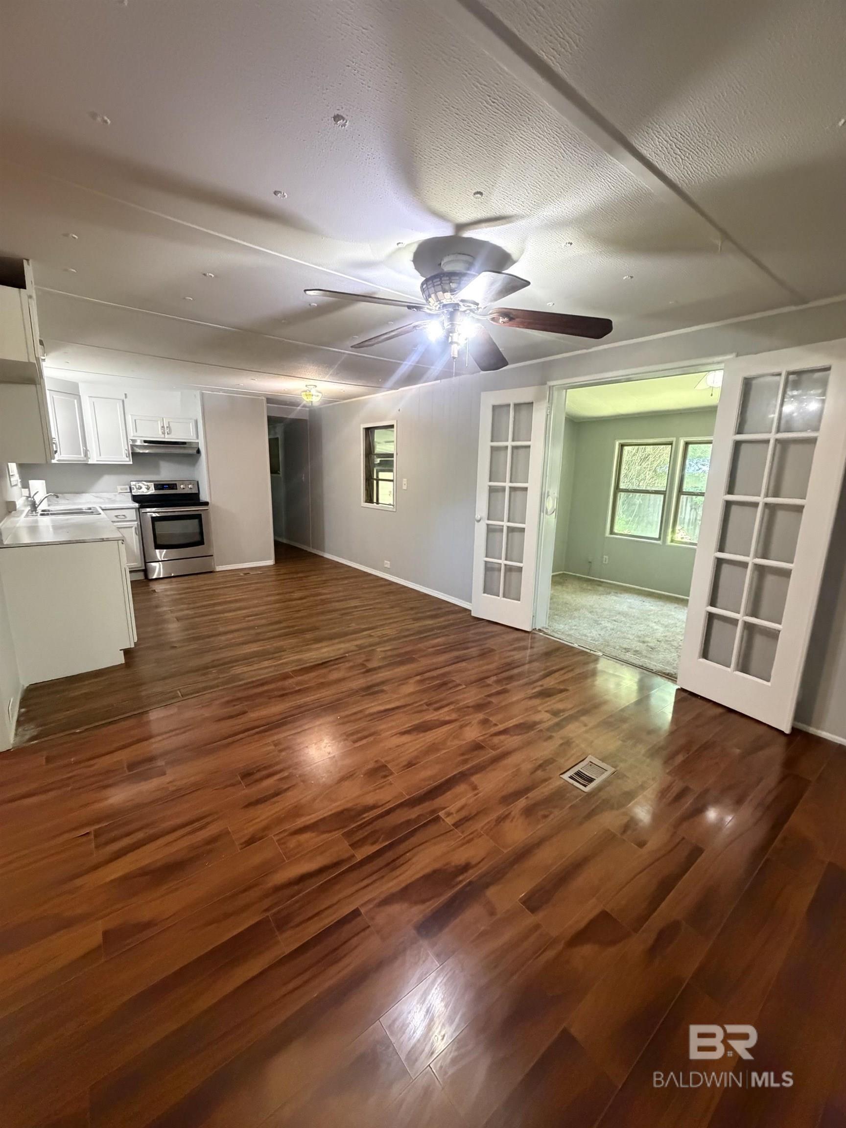 https://zimg.paragon.ice.com/ParagonImages/Property/PG/BCAR/396493/10/0/0/56e7494edd94e255862defe677a356bc/7/5d32262227564bad96cf0b3be23b2046/396493-02e59470-f9b2-4548-88a6-0e12635a0998.JPG