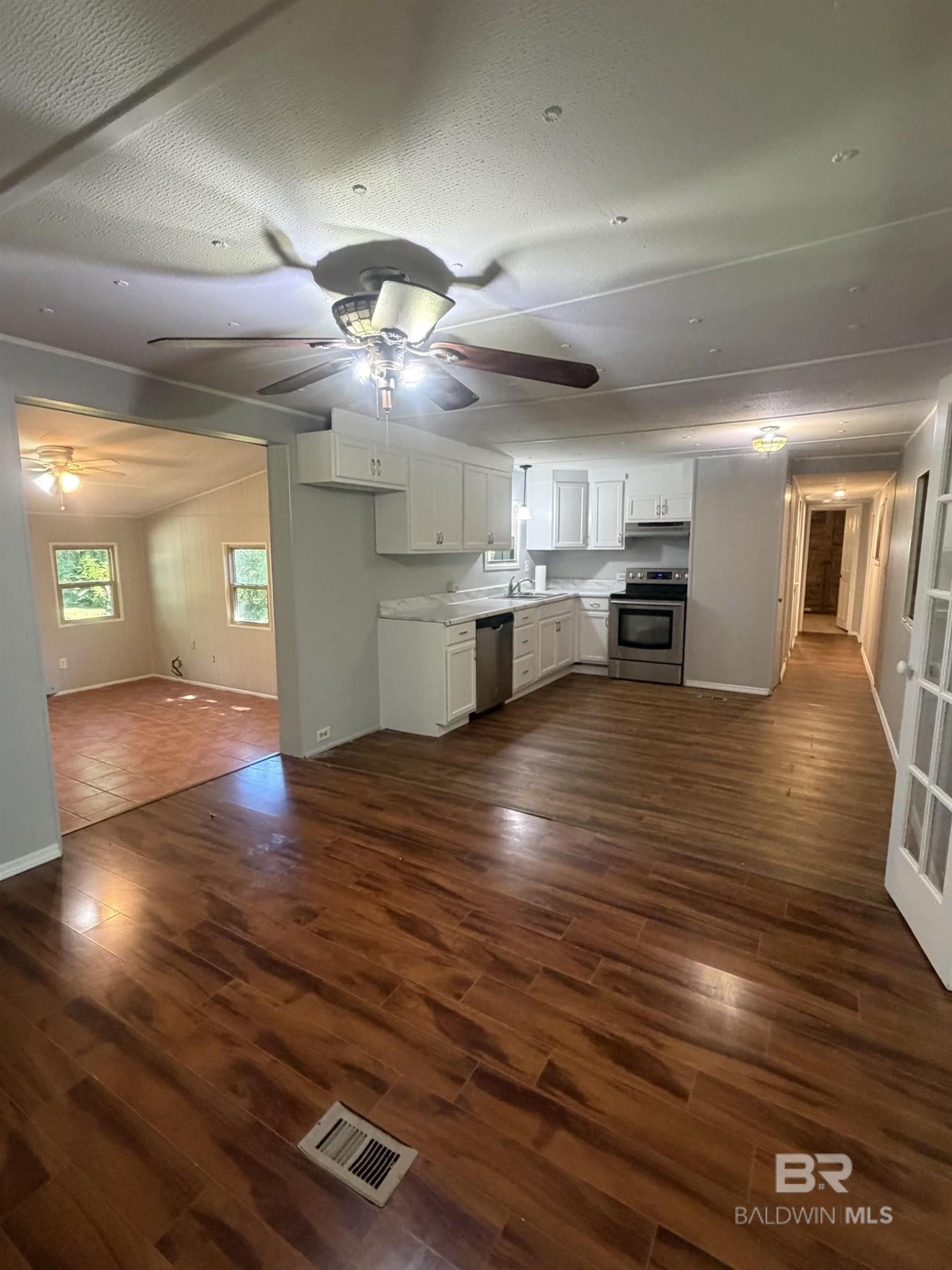 https://zimg.paragon.ice.com/ParagonImages/Property/PG/BCAR/396493/7/0/0/a6c40d0d9e808fdd3c2aff0612dd8960/7/5d32262227564bad96cf0b3be23b2046/396493-aaa06c8d-510a-49f0-a255-a5e0ac1108e8.JPG