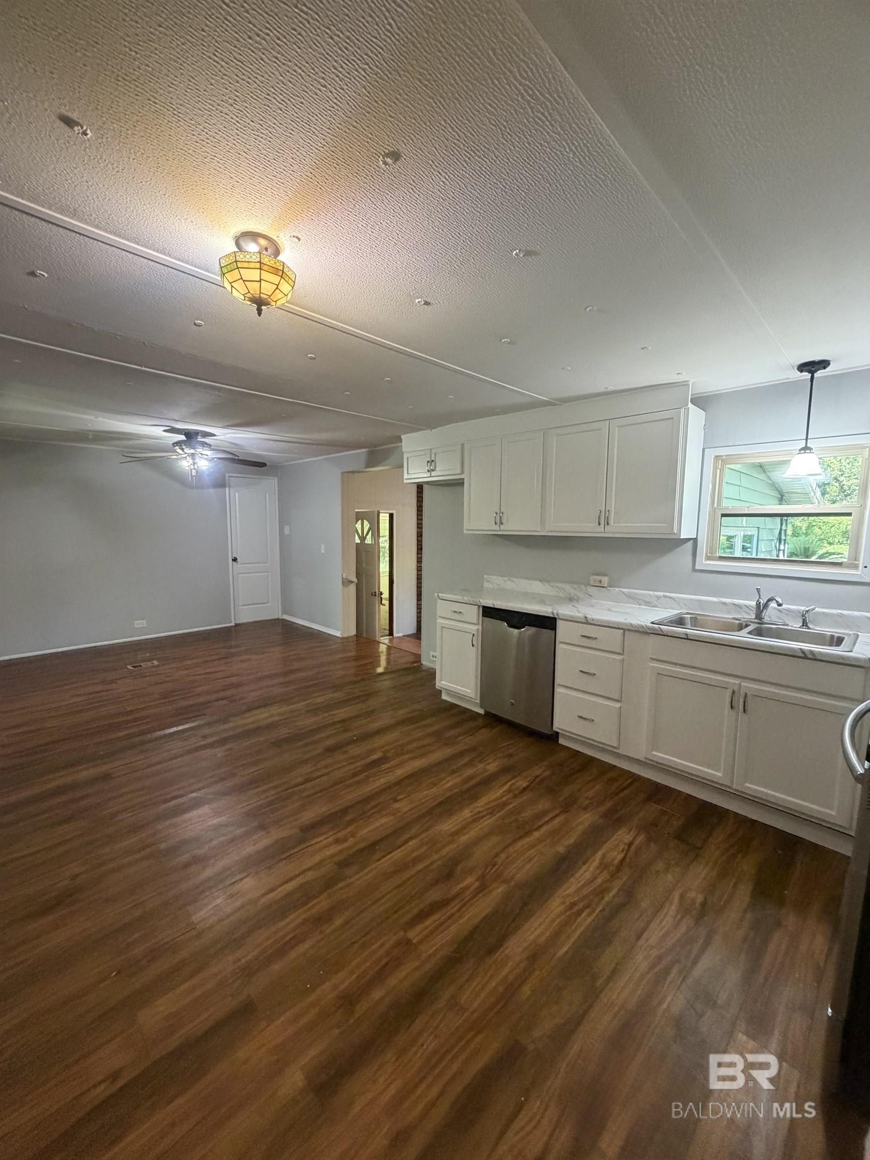 https://zimg.paragon.ice.com/ParagonImages/Property/PG/BCAR/396493/8/0/0/f02112cb01f2d47a485a0f11140ef9fe/7/5d32262227564bad96cf0b3be23b2046/396493-067661f6-91ee-4fb8-a186-f86f90d9e820.JPG