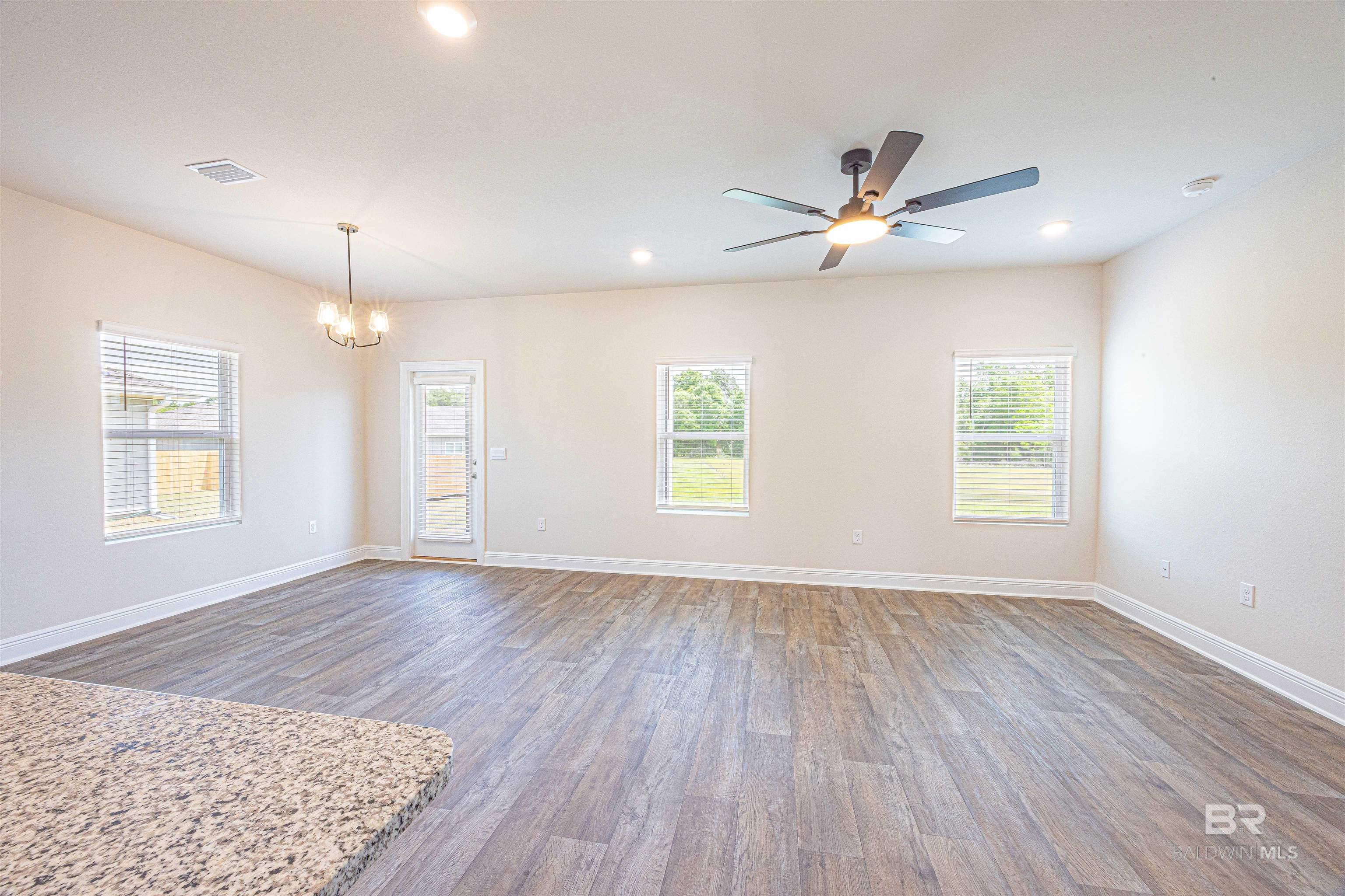 https://zimg.paragon.ice.com/ParagonImages/Property/PG/BCAR/396531/4/0/0/9980234f0b7acae24ada78a9a95fed52/7/a3d7dce408c24d68f5025e910f58c219/396531-70bcd6af-2a5e-4c10-87fa-484c7519cc68.JPG