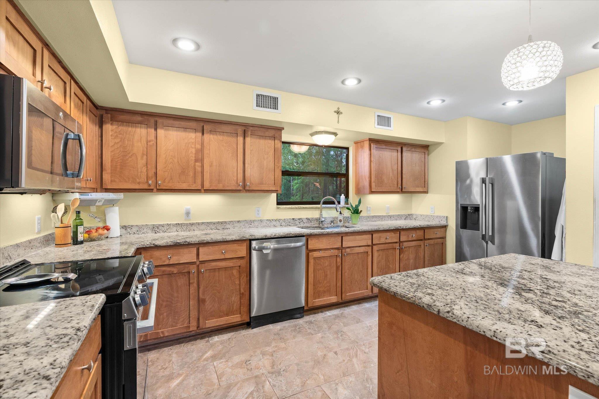 https://zimg.paragon.ice.com/ParagonImages/Property/PG/BCAR/396542/11/0/0/360bce846c72f2a33f475b4dd5bf1bd9/7/d00b87314ded4f38aafa97df8f416b88/396542-7c613469-b199-42f7-acf2-697c3aca72a5.JPG