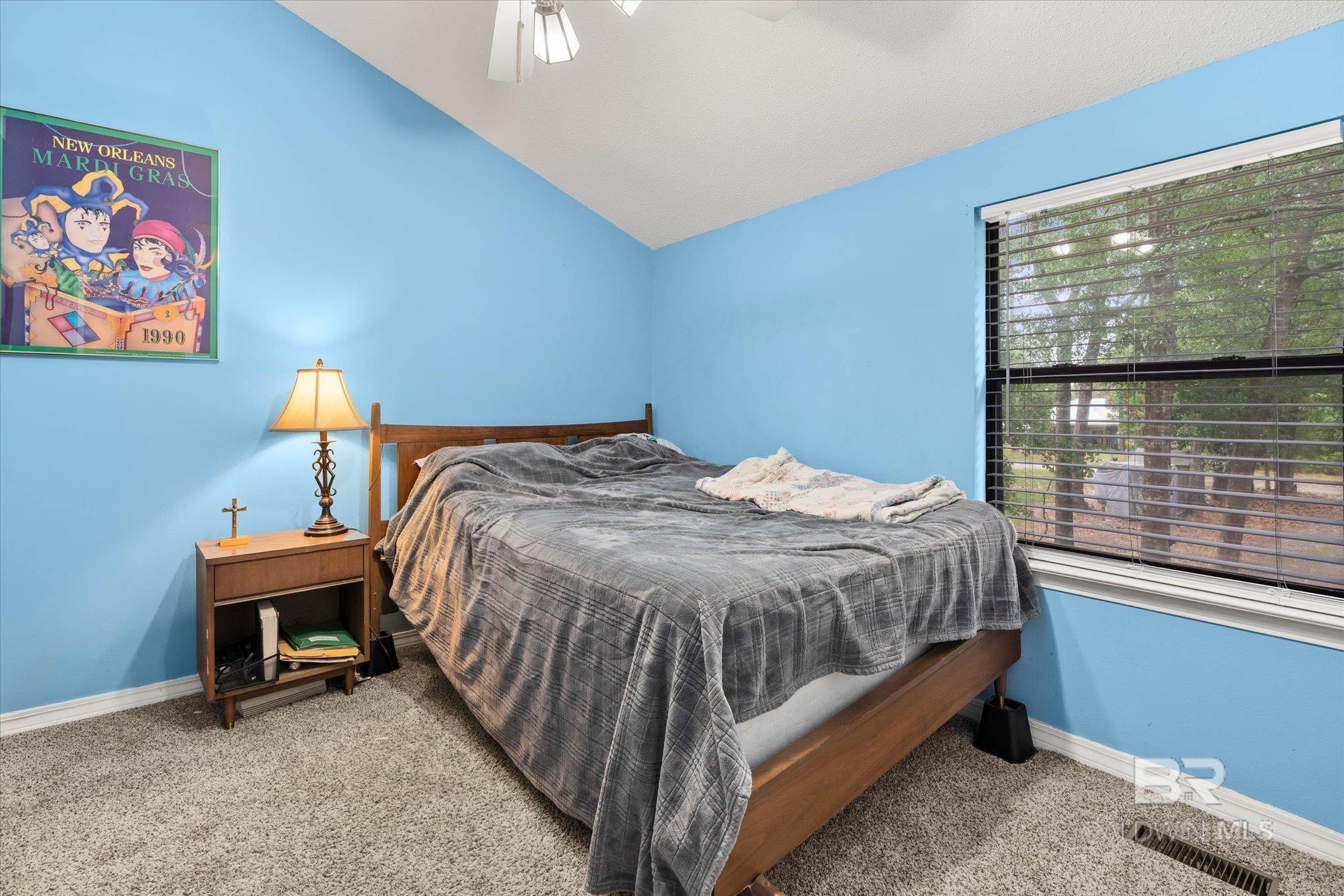 https://zimg.paragon.ice.com/ParagonImages/Property/PG/BCAR/396542/18/0/0/27c28f3bd504c850cb409154c57e883b/7/d00b87314ded4f38aafa97df8f416b88/396542-5516418c-8e71-4b15-9983-a08054f44b96.JPG