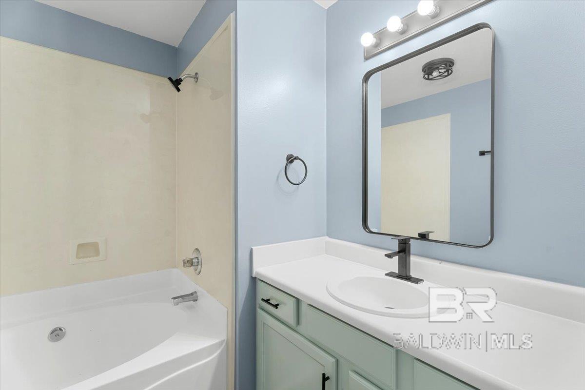 https://zimg.paragon.ice.com/ParagonImages/Property/PG/BCAR/396549/14/0/0/a281f8cc26f5fe106db709f275b5a4e6/7/e6f8200b05e719673956737296b929a7/396549-46078bb5-c94b-4561-8d68-558f60746fdd.JPG