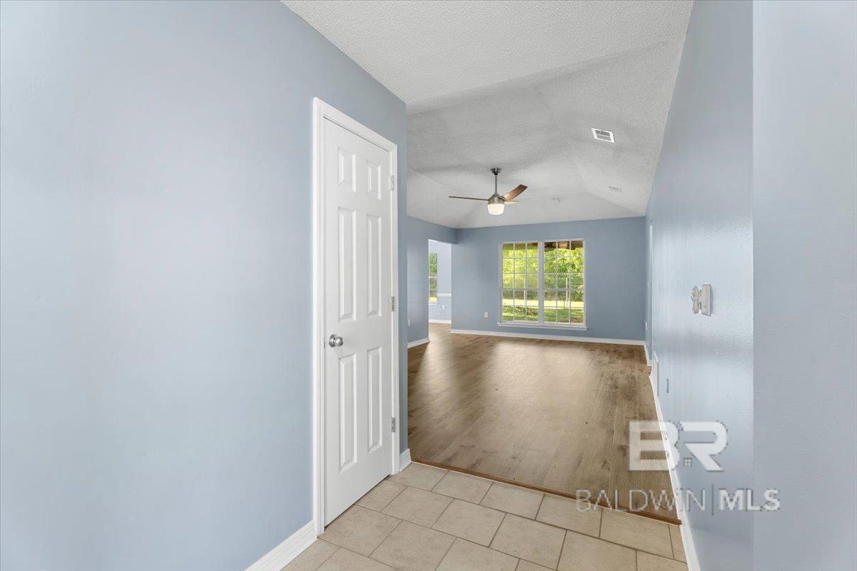 https://zimg.paragon.ice.com/ParagonImages/Property/PG/BCAR/396549/3/0/0/cd4cdb812471dec7ef21298d20ce272c/7/e6f8200b05e719673956737296b929a7/396549-fb4371ef-180e-43d6-a33e-4670a56a34d3.JPG