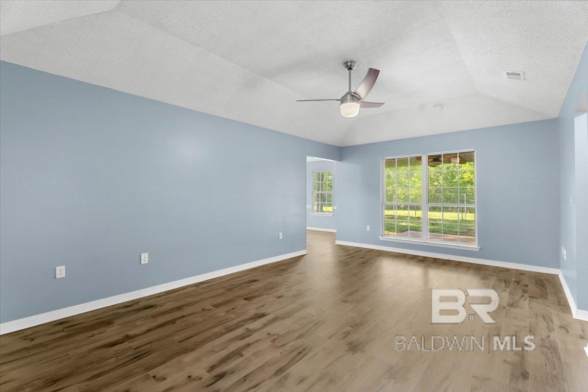 https://zimg.paragon.ice.com/ParagonImages/Property/PG/BCAR/396549/4/0/0/c596dd5bafba6a3457d0560f7afbd357/7/e6f8200b05e719673956737296b929a7/396549-40d23448-b2ac-4080-b804-b22d65d6c742.JPG