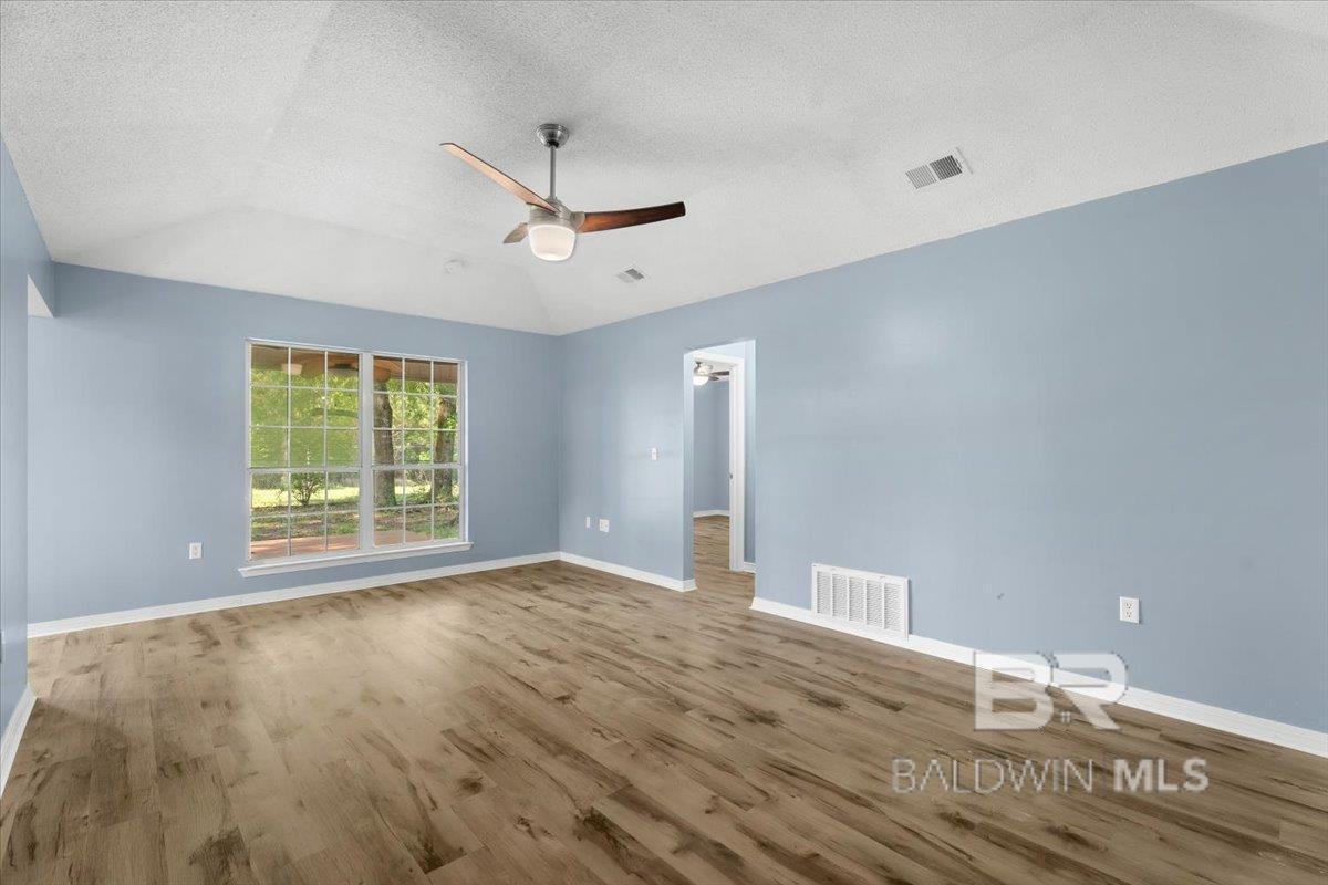 https://zimg.paragon.ice.com/ParagonImages/Property/PG/BCAR/396549/6/0/0/1b0253132a238de538089b5b911c85e8/7/e6f8200b05e719673956737296b929a7/396549-9ac6d3fa-87ad-4520-88a0-47d0411ace9f.JPG