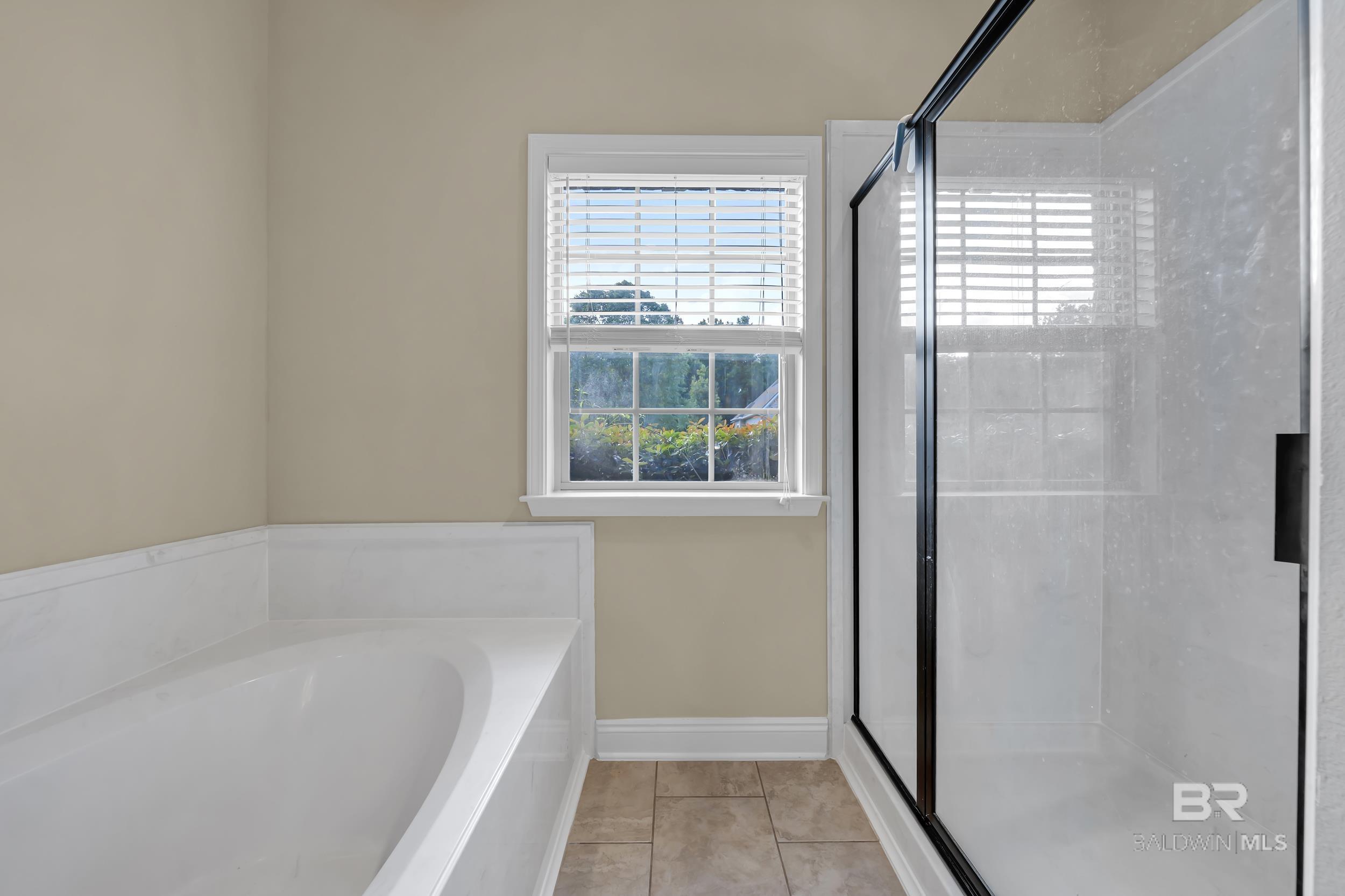 https://zimg.paragon.ice.com/ParagonImages/Property/PG/BCAR/396559/15/0/0/5c62df019c533128c6612669b6d2575c/7/c105064ef723a2e2d38c65b26c5655b0/396559-ac94daf6-8745-4dd2-8363-3ca1236b5385.JPG