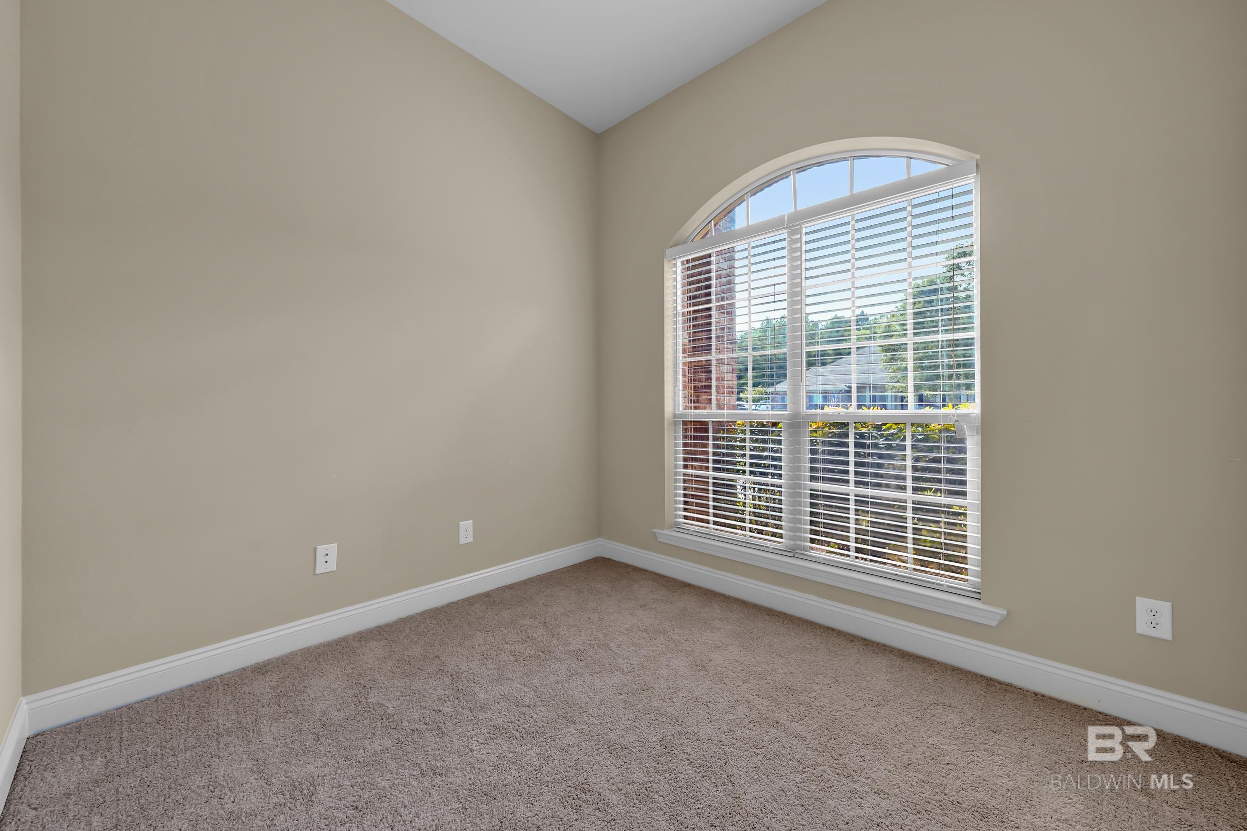 https://zimg.paragon.ice.com/ParagonImages/Property/PG/BCAR/396559/24/0/0/1a41c247d9c30119a6b4c2ebaa378c60/7/c105064ef723a2e2d38c65b26c5655b0/396559-f0c0755d-09b6-48b4-98bd-35bc53fa8963.JPG
