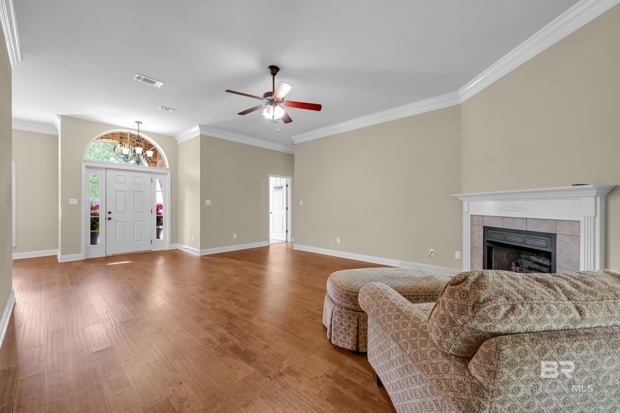 https://zimg.paragon.ice.com/ParagonImages/Property/PG/BCAR/396559/3/0/0/b7749c66cab237ca308347fe2a0855bd/7/c105064ef723a2e2d38c65b26c5655b0/396559-41d2c385-a53b-4672-b8d8-c2dd941437df.JPG