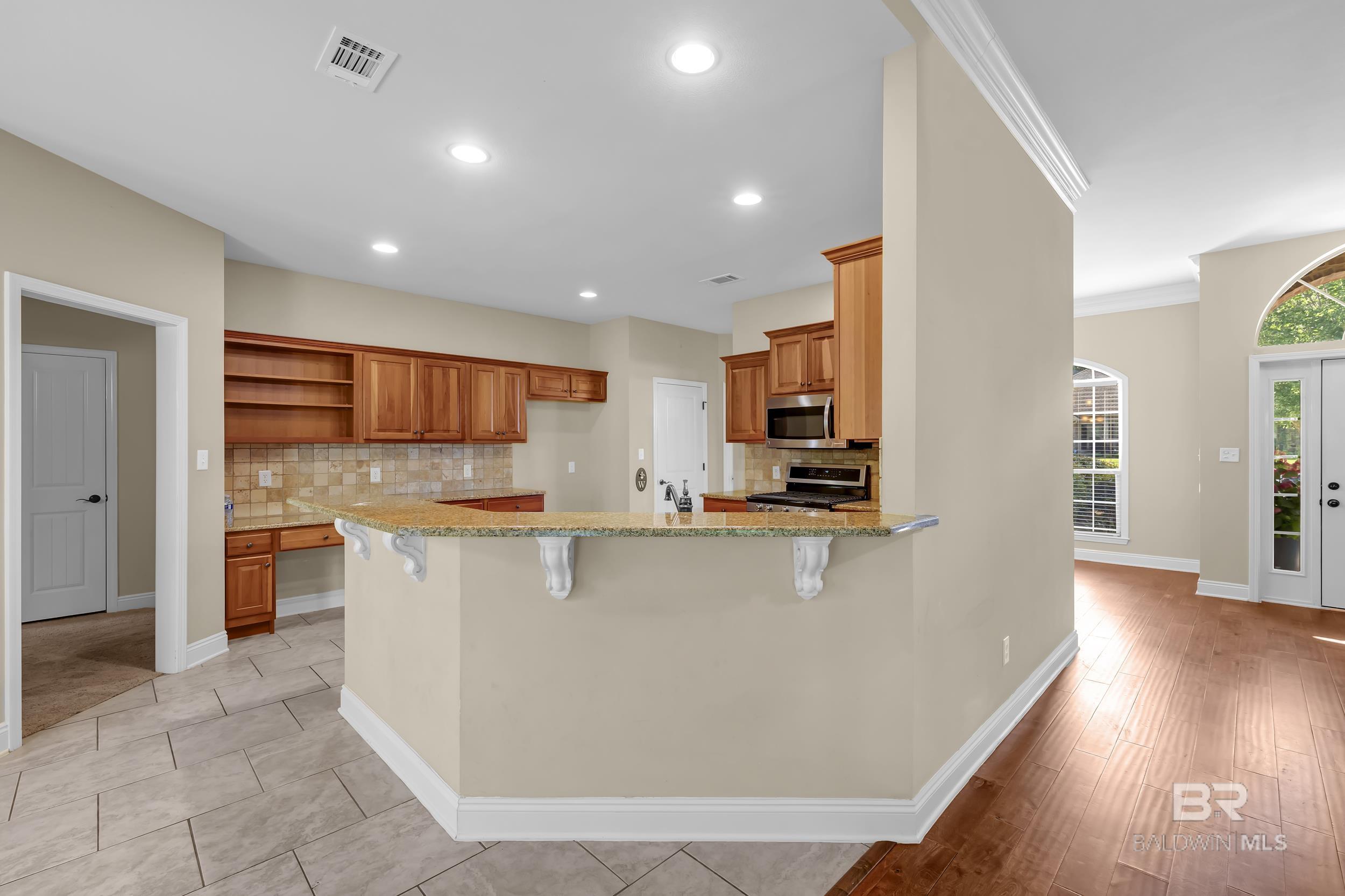 https://zimg.paragon.ice.com/ParagonImages/Property/PG/BCAR/396559/7/0/0/36eaf62e0e9b54124642aa18bd96f206/7/c105064ef723a2e2d38c65b26c5655b0/396559-7f1a4b0b-c84f-4f65-8eb5-cd331c74aa73.JPG