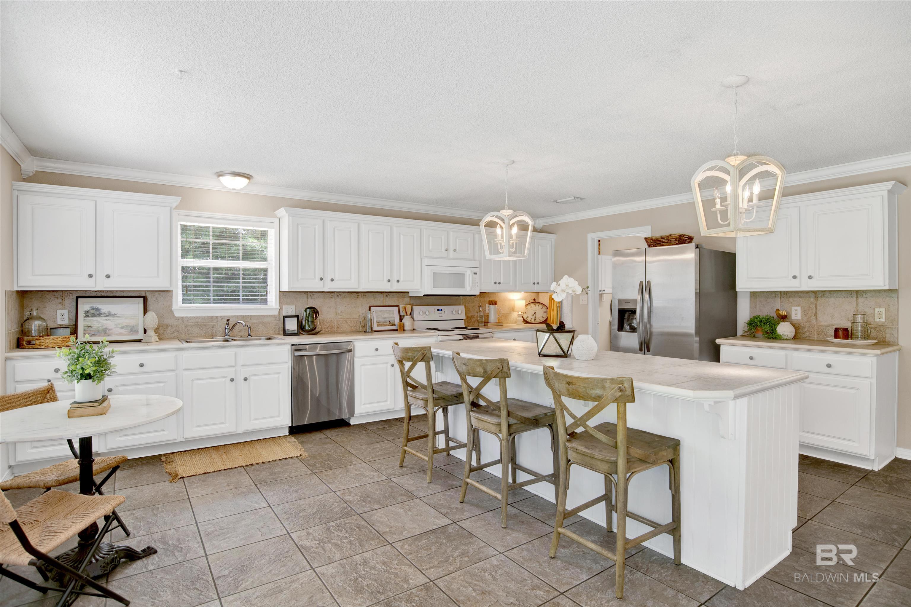 https://zimg.paragon.ice.com/ParagonImages/Property/PG/BCAR/396563/11/0/0/c42f7eacb379c6f92386d2d1e9725f1c/7/b14c34c3b91705b32c5336e1e3baf3c6/396563-3f28f804-1b53-4ad2-b493-cf3b96bae737.JPG